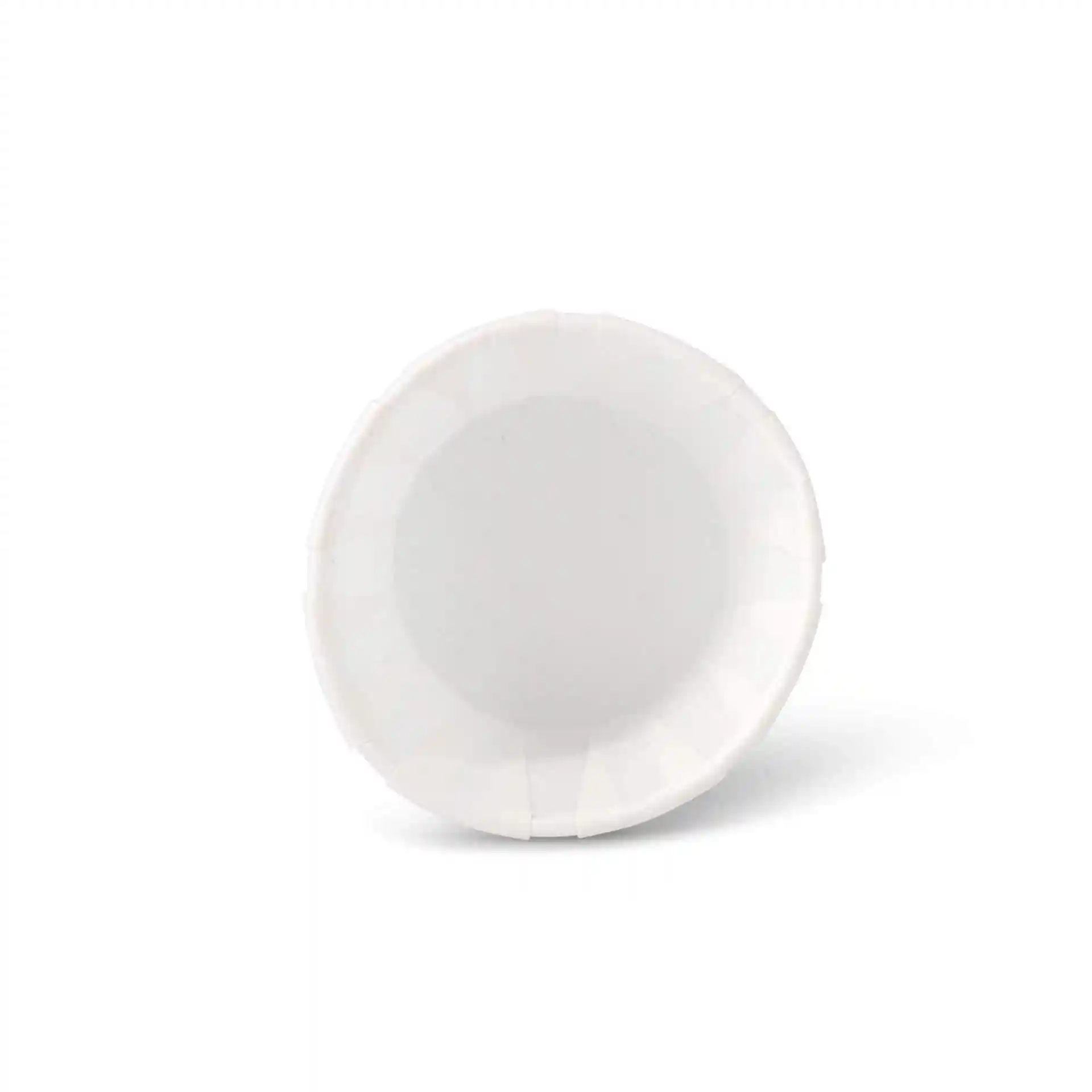 Bicchiere bianco con un diametro di 52 mm e un'altezza di 30 mm, progettato per un volume di 45 ml.