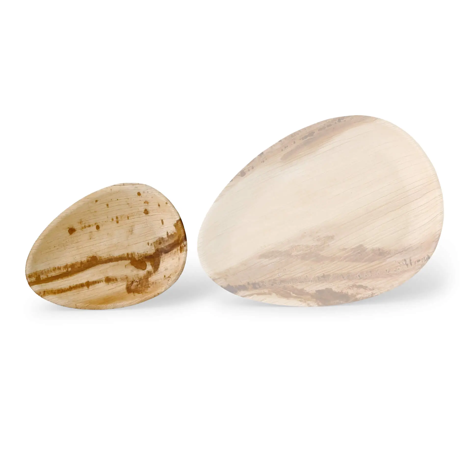 Due piatti in foglia di palma con design a goccia, uno più grande e uno più piccolo, che mostrano venature naturali.