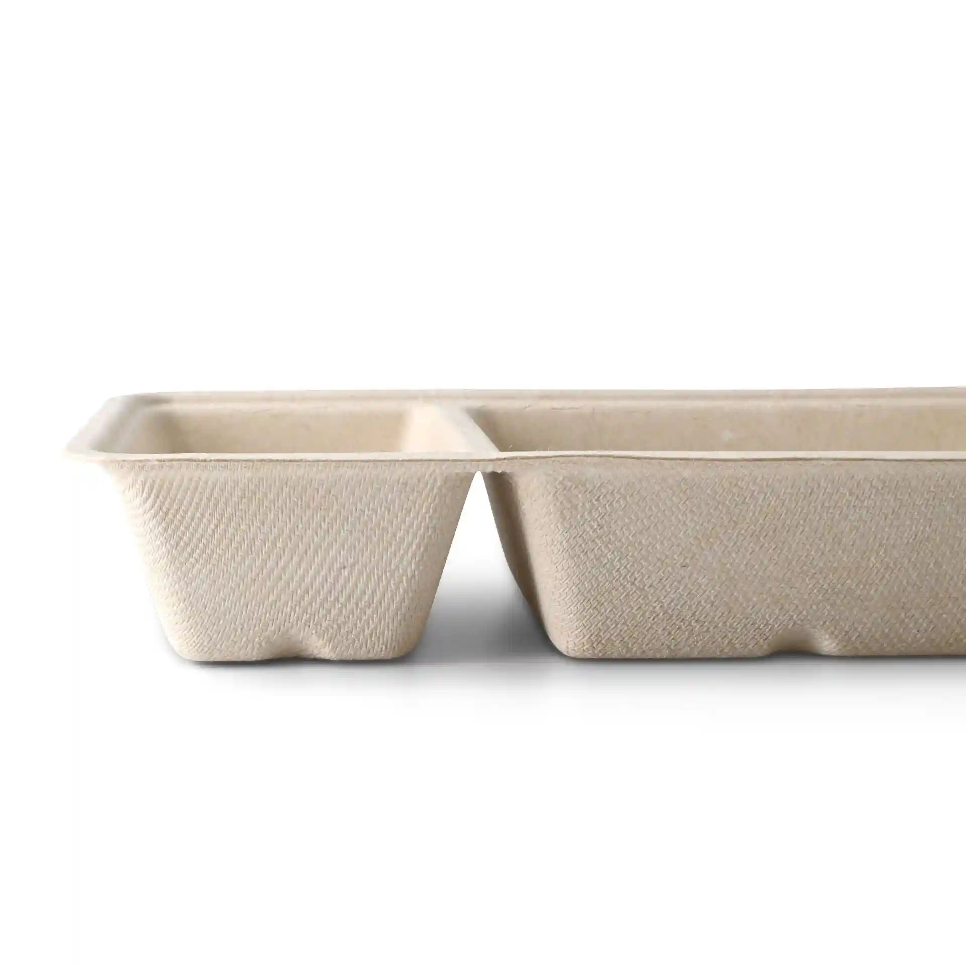 Vassoio rettangolare in bagassa bianco crema con due scomparti, misura 9,5 x 20 x 3,5 cm.