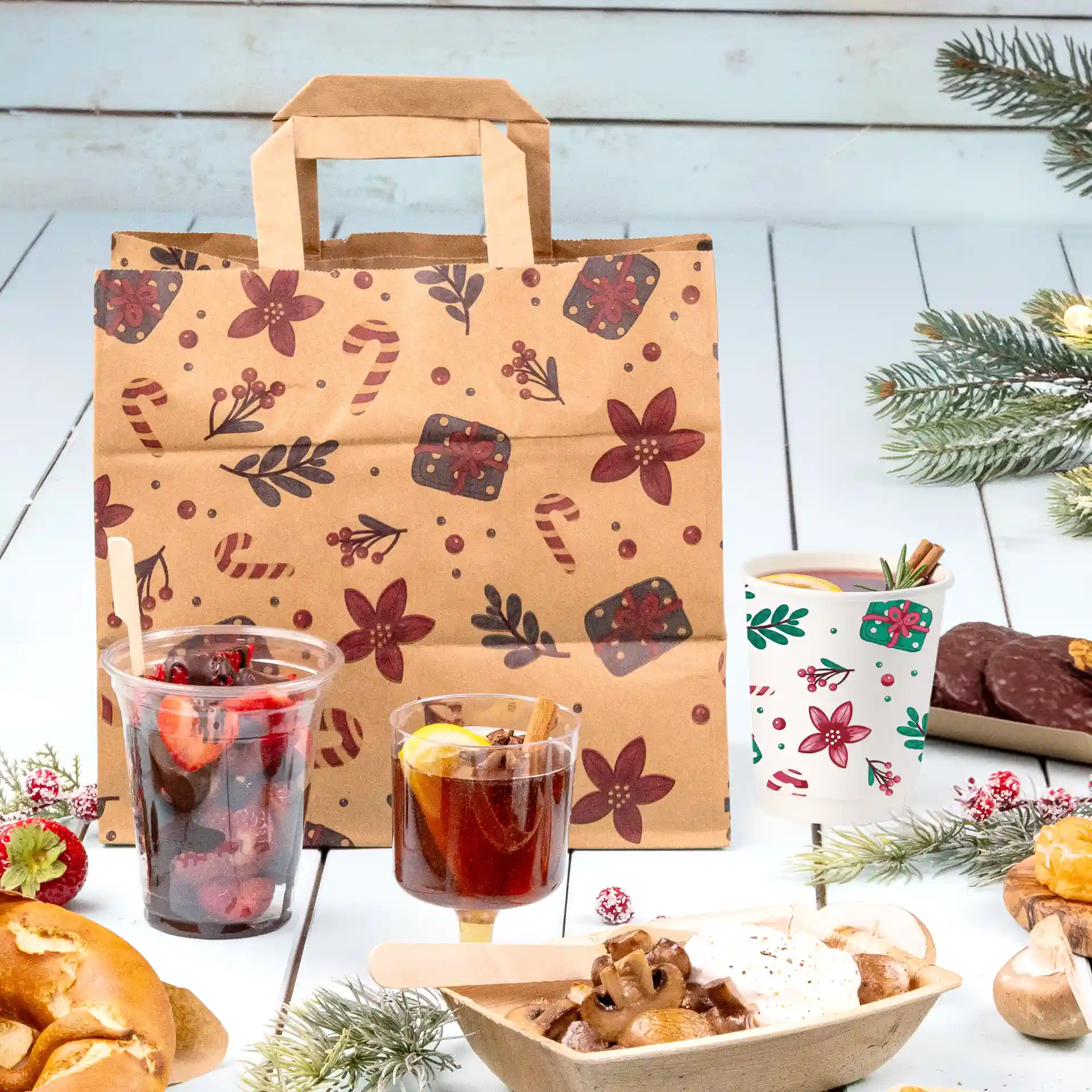 Borsa di carta marrone con design invernale, 26 x 17 x 25 cm, circondata da cibi e decorazioni.