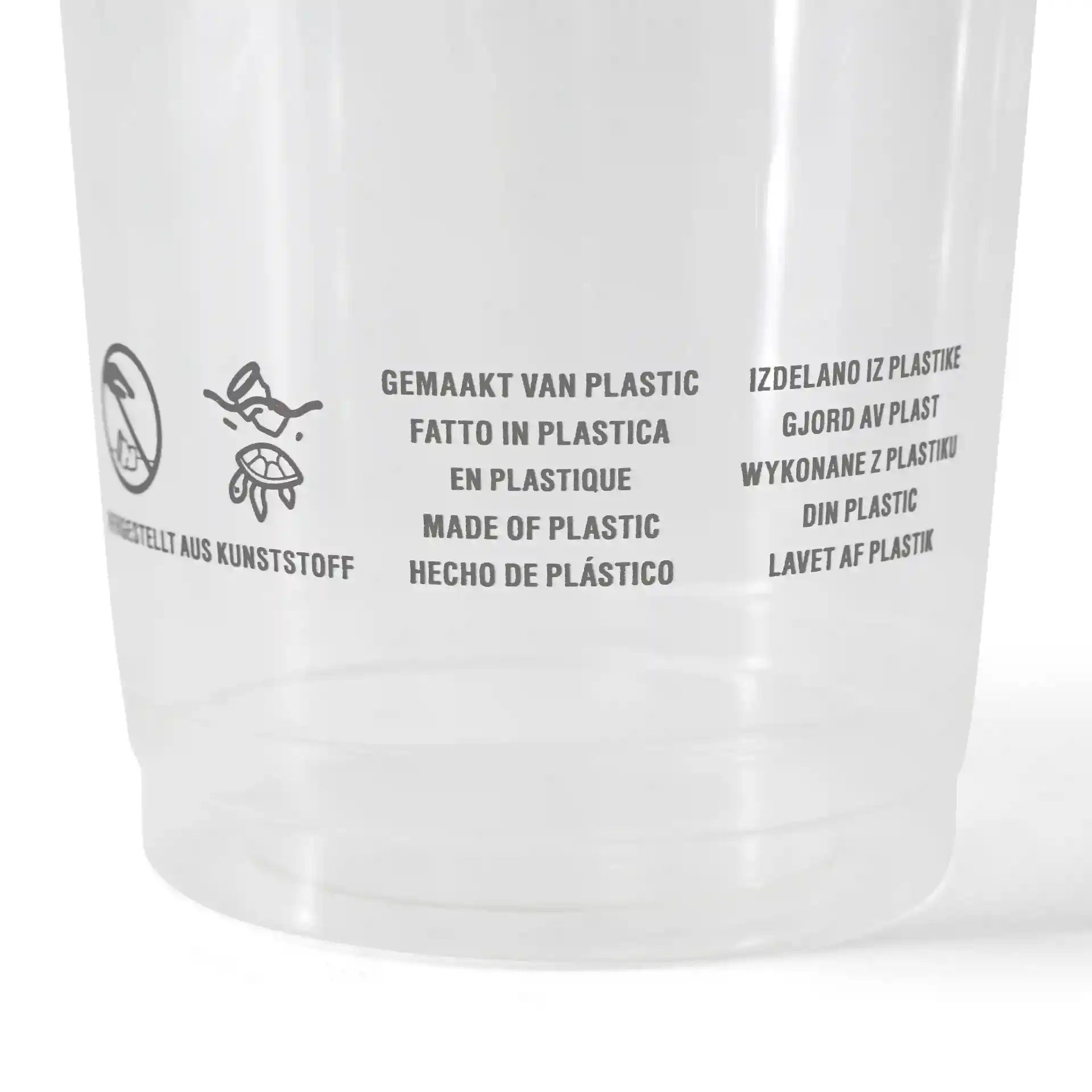 Bicchiere di plastica trasparente con testo multilingue stampato e simboli che indicano materiale e istruzioni per l'uso.