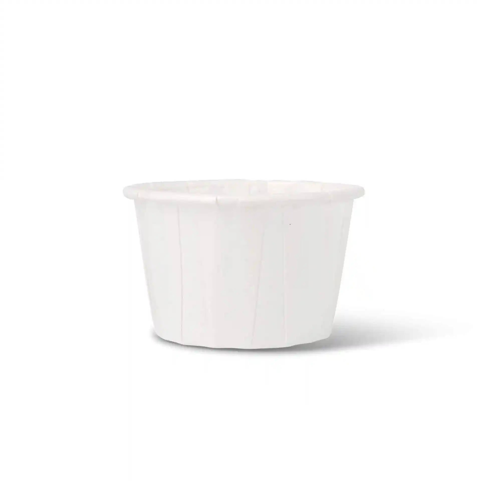 Bicchiere bianco con un'altezza di 30 mm e un diametro superiore di 52 mm, capienza di 45 ml.