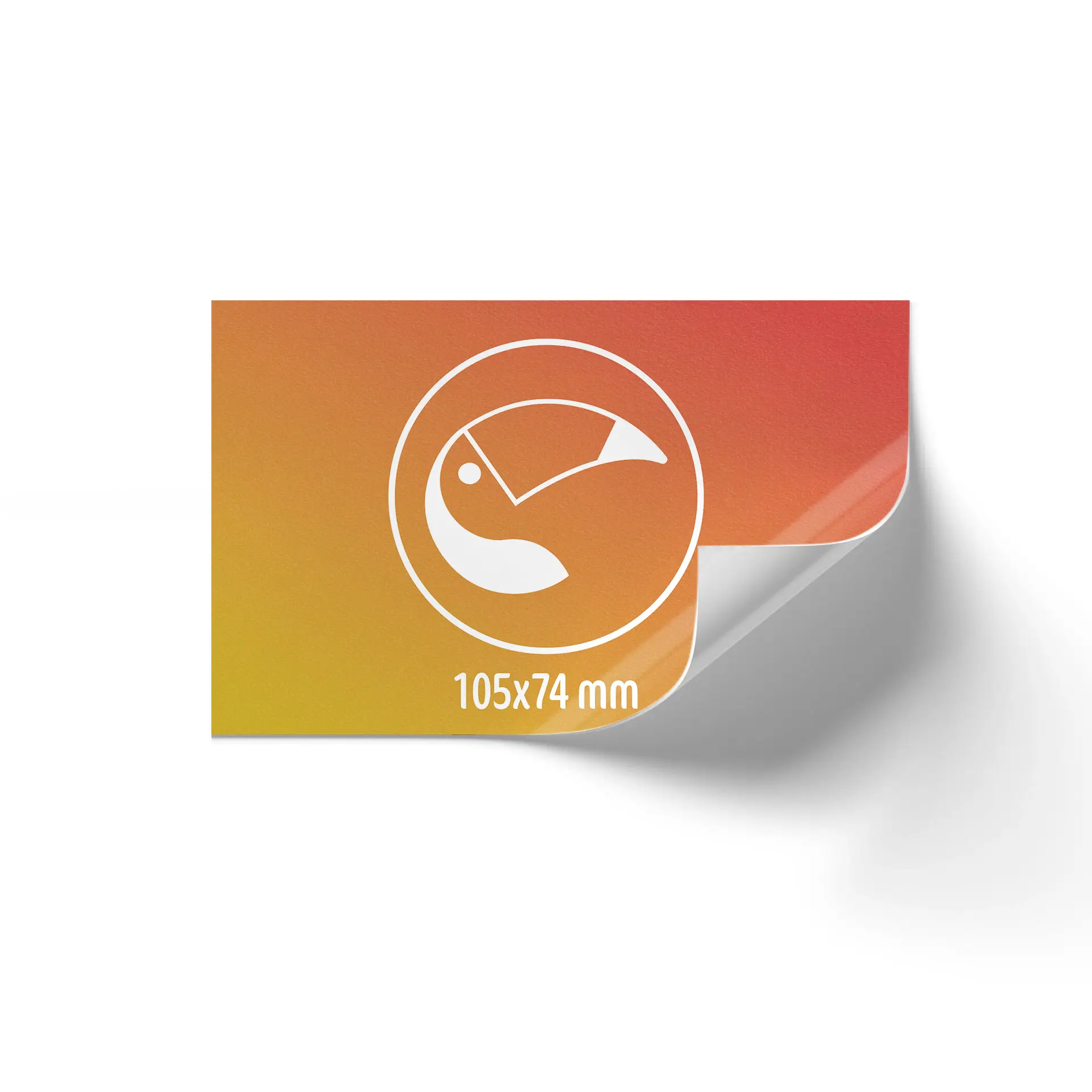 Etichetta personalizzata rettangolare stampata in gradiente da arancione a giallo, dimensioni 105x74 mm, con design e logo.