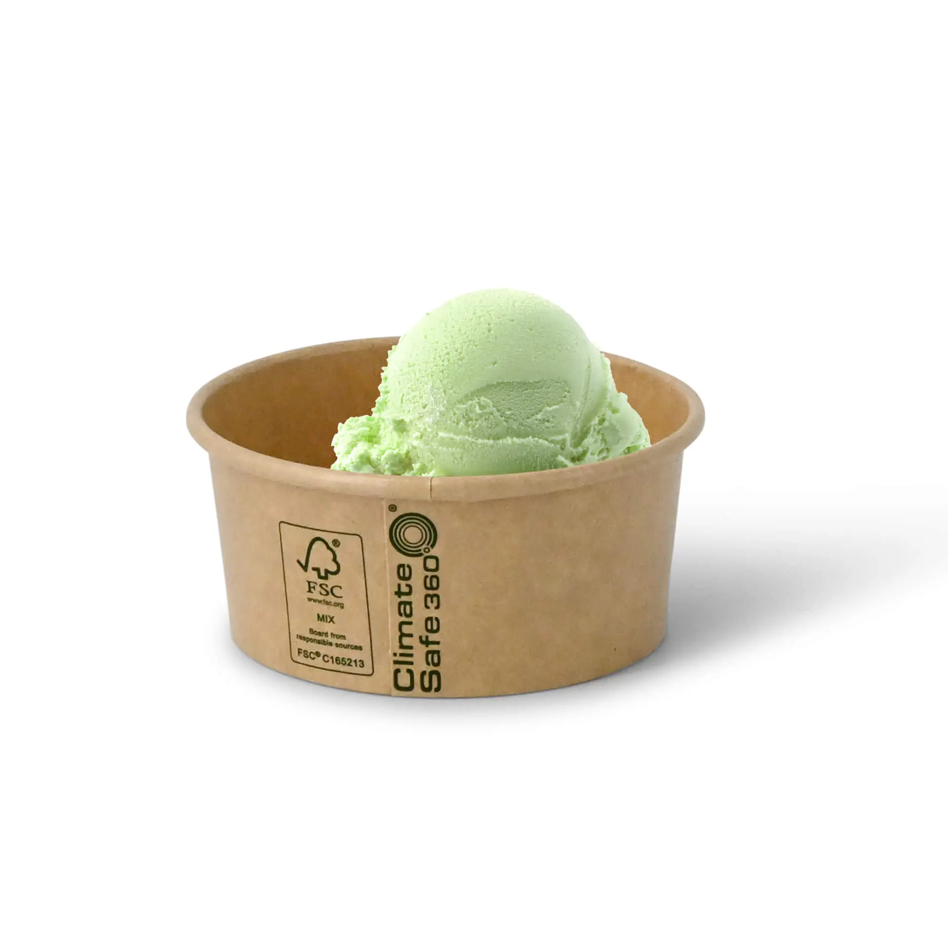 Una pallina di gelato verde in un bicchiere di carta marrone da 6 oz con certificazione FSC e una barriera a base d'acqua.
