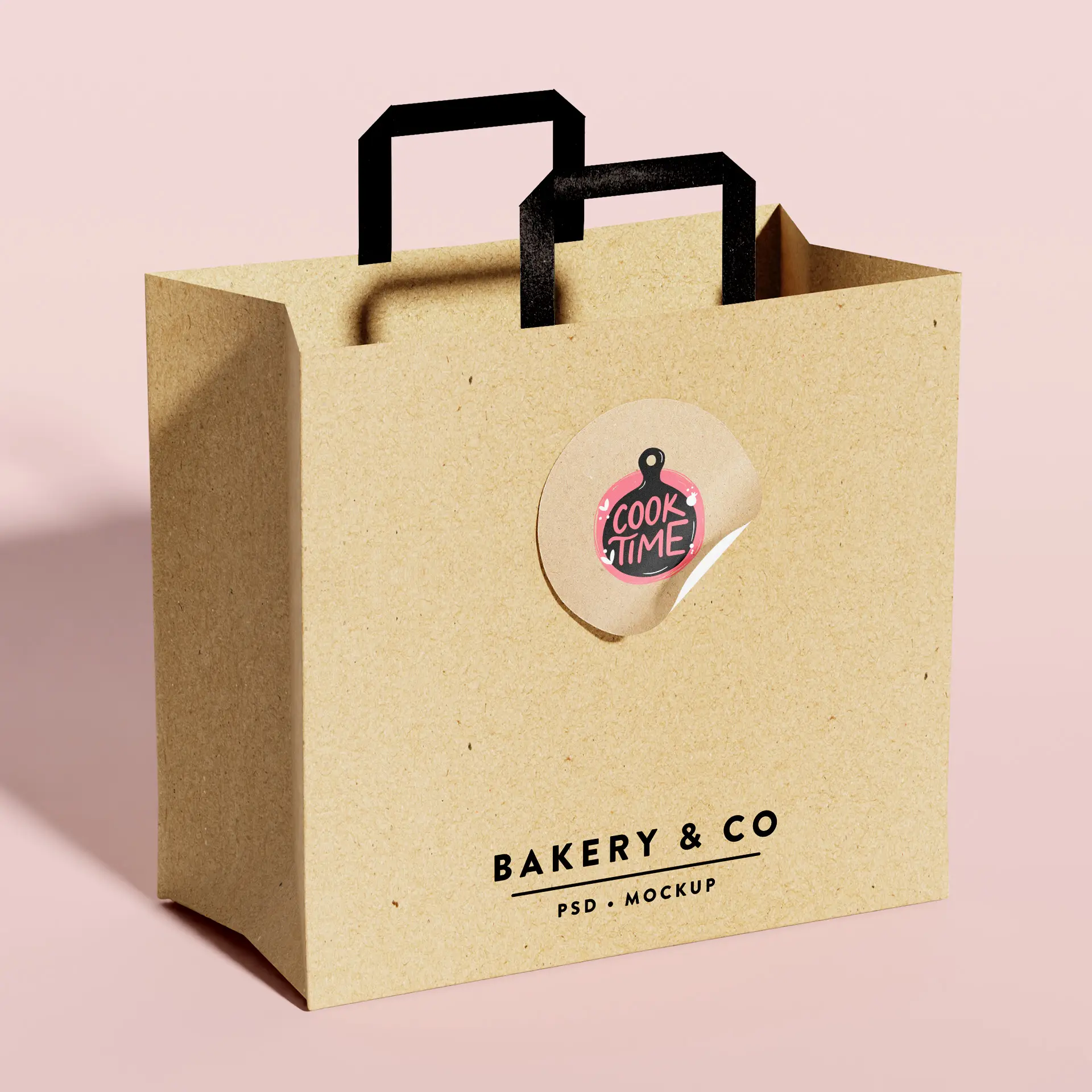Sacchetto in carta kraft marrone con maniglie nere e un'etichetta rotonda "Cook Time" con il testo "Bakery & Co." davanti.
