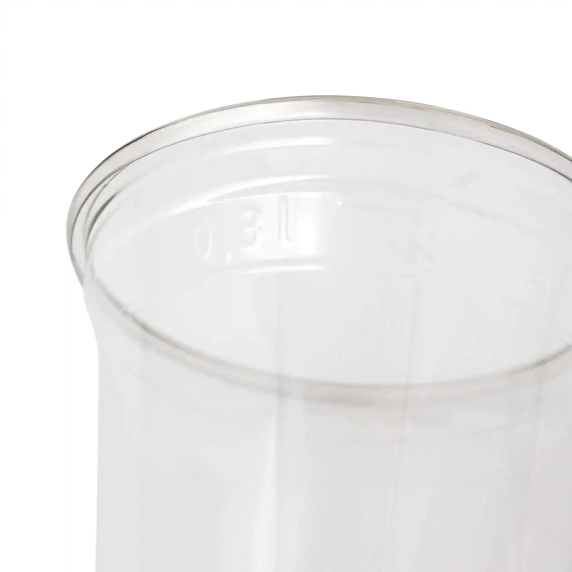 Bicchiere rPET trasparente da 12 oz con bordo liscio, mostra il bordo superiore e la superficie interna.