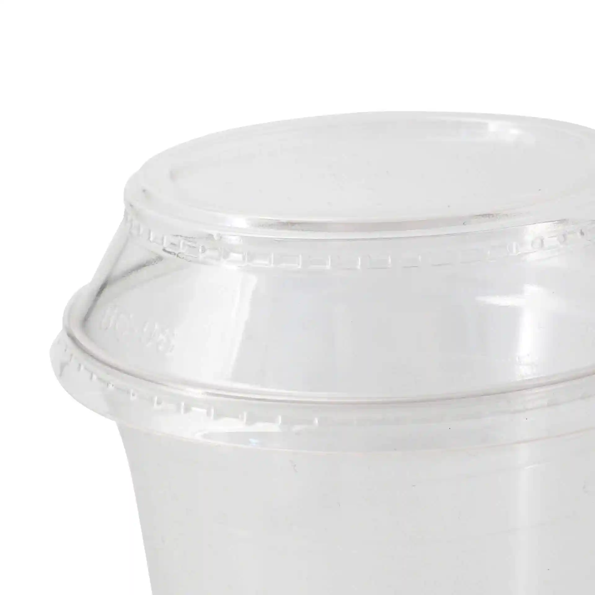 Coperchio in PLA trasparente con un diametro di 96 mm, con superficie liscia e design chiuso.
