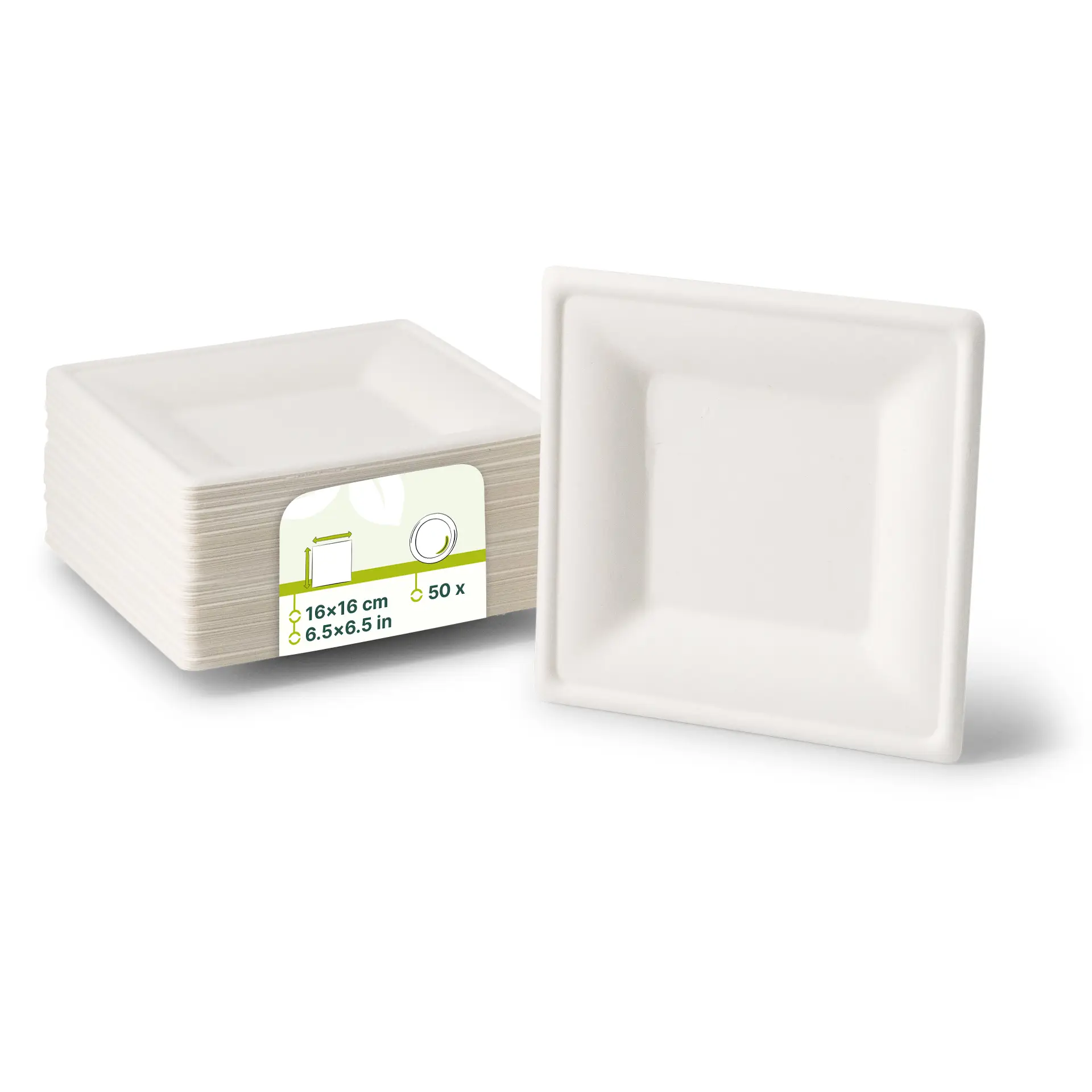 Un piatto quadrato bianco in canna da zucchero orientato in verticale; piatti impilati visibili dietro, tutti adatti per piatti caldi e freddi.