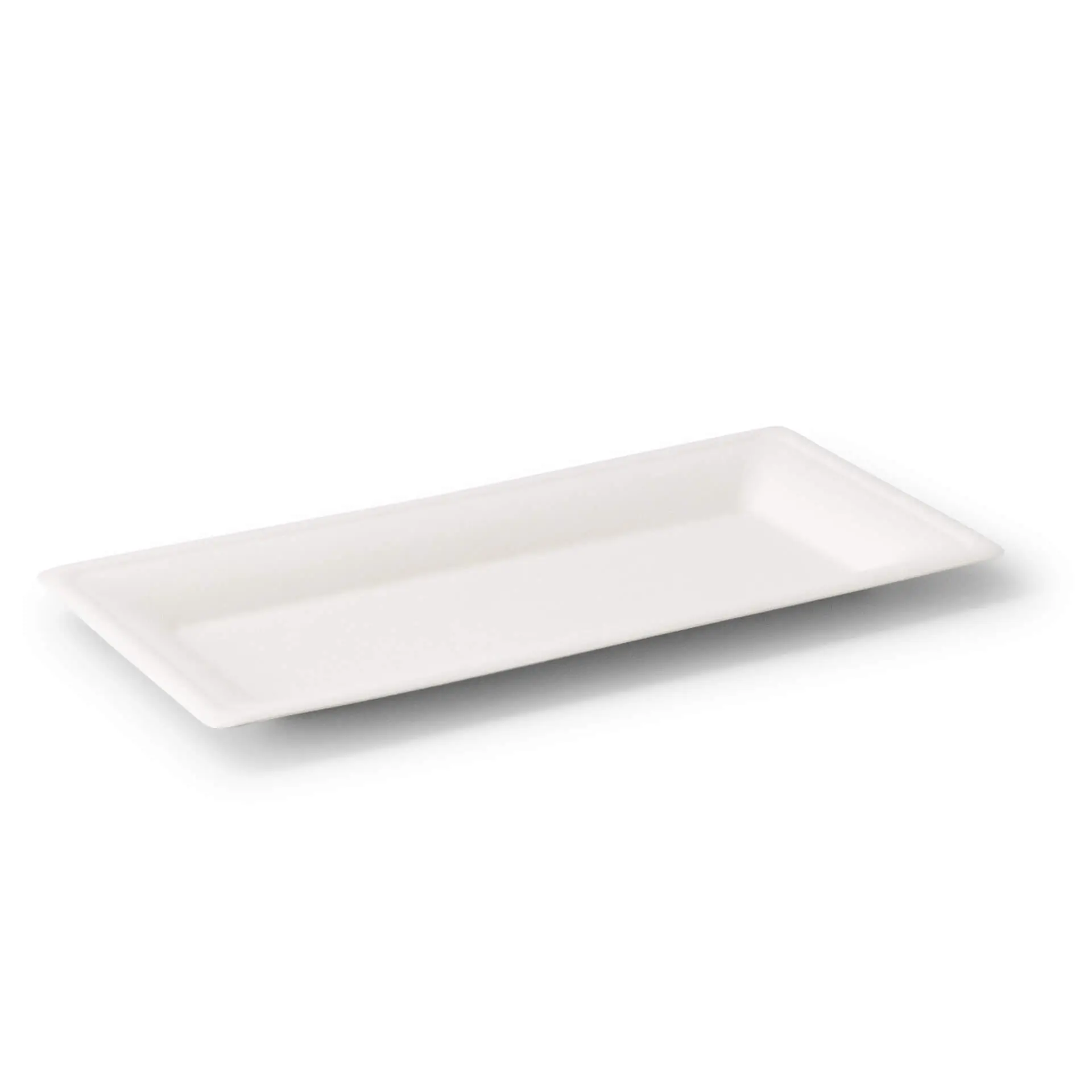 Piatto rettangolare in canna da zucchero di 26 x 13 cm, adatto per piatti caldi e freddi su uno sfondo neutro.