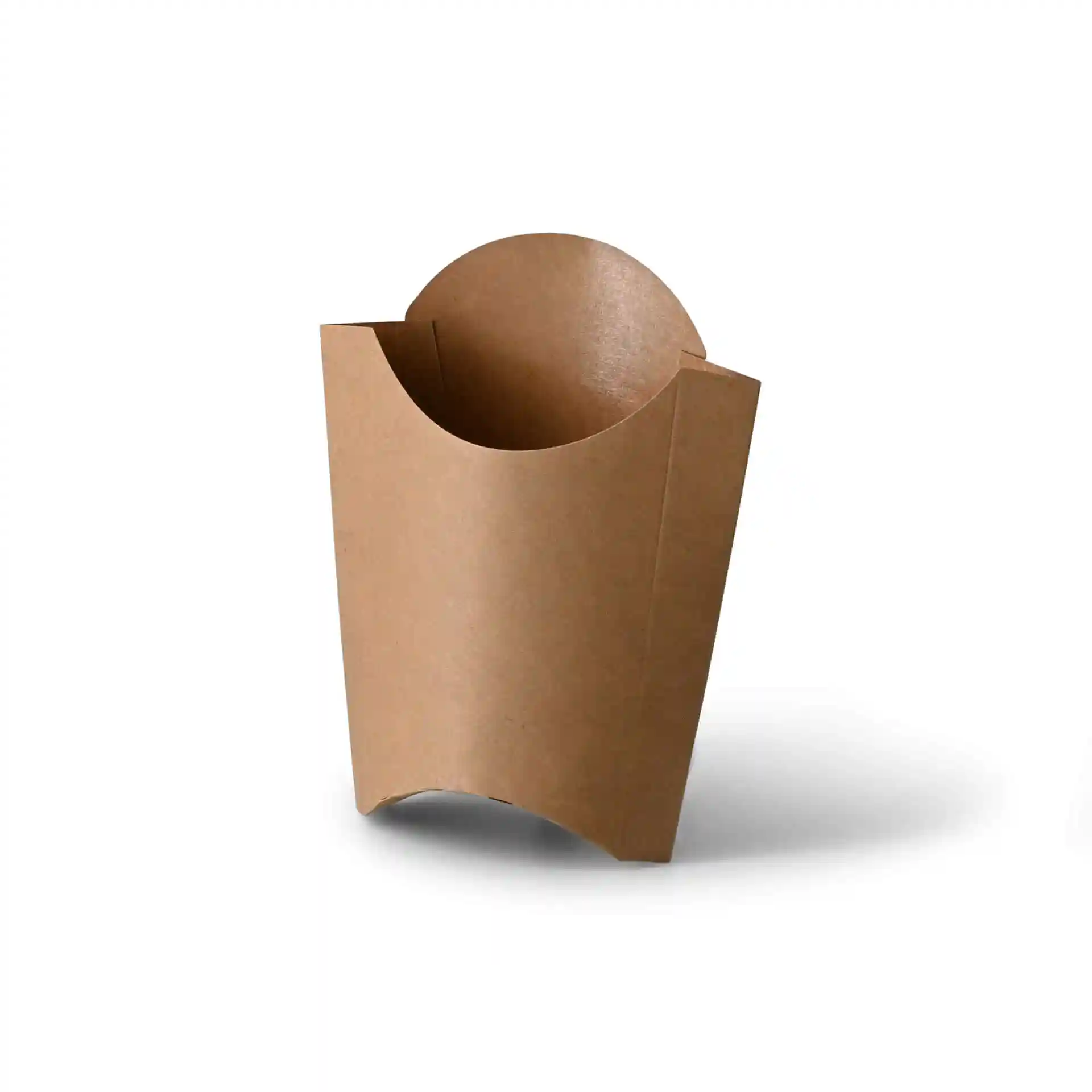 Cucchiaio di cartone marrone con cima arrotondata, misura 8,5 x 5 x 12 cm, progettato per servire patatine o snack.