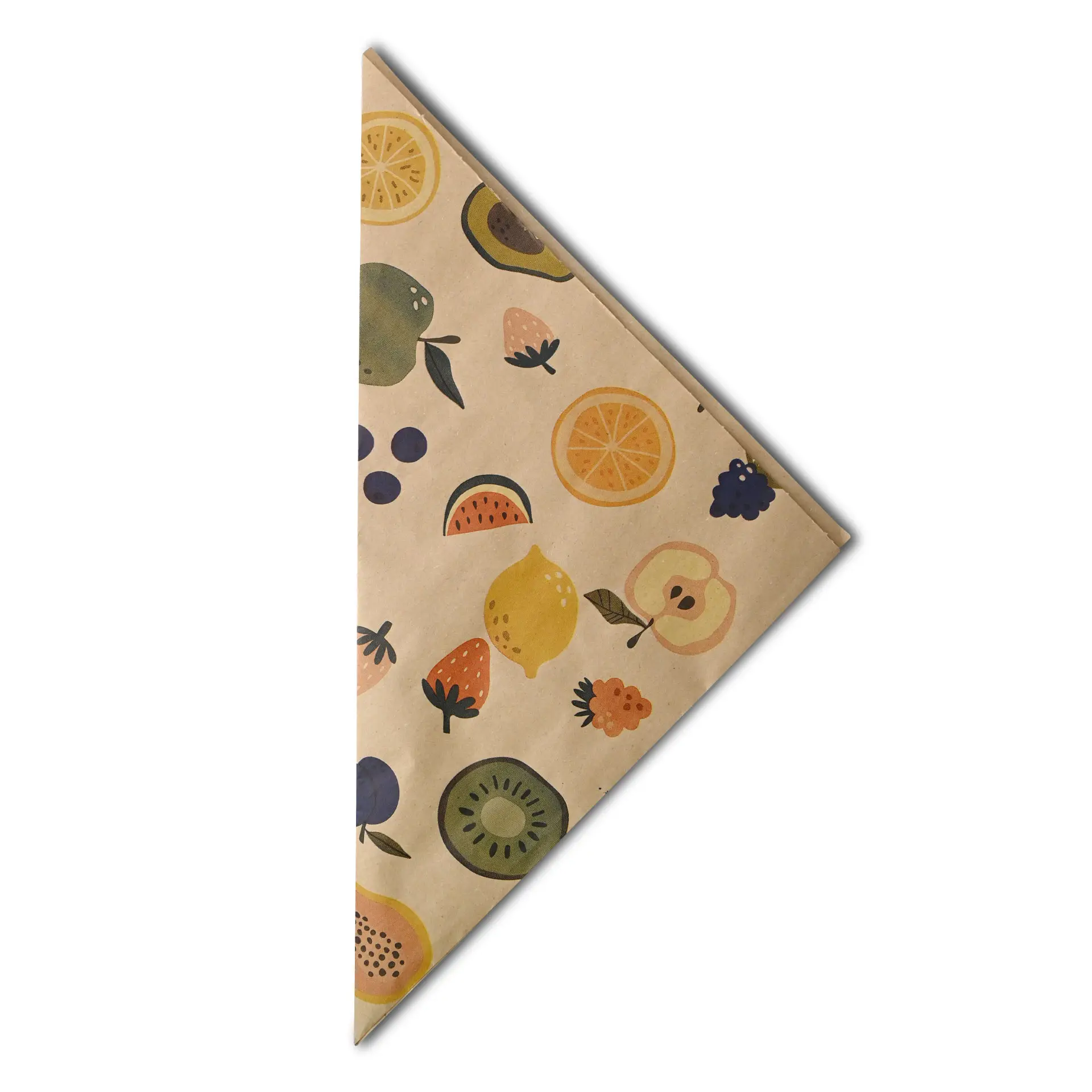 Cono di carta a forma di triangolo con motivo di frutta, presenta vari frutti colorati su sfondo marrone.