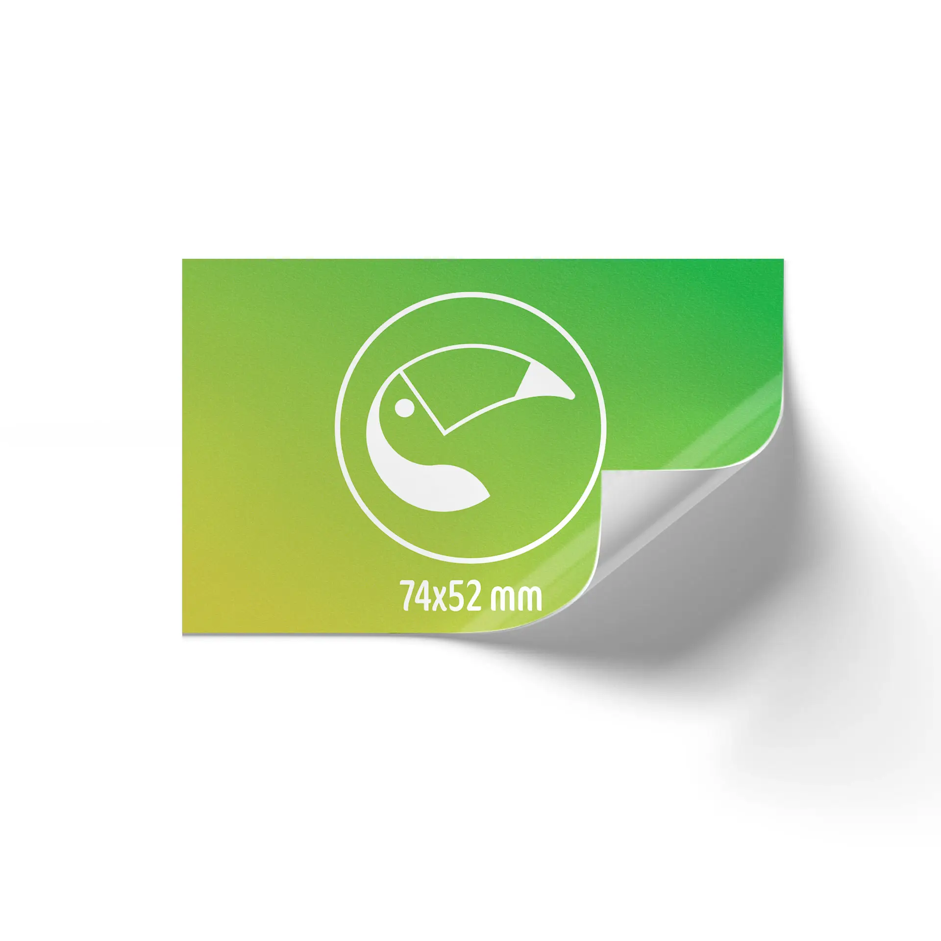 Etichetta rettangolare stampata con finitura lucida bianca, dimensioni 74x52 mm, parzialmente arricciata all'angolo.