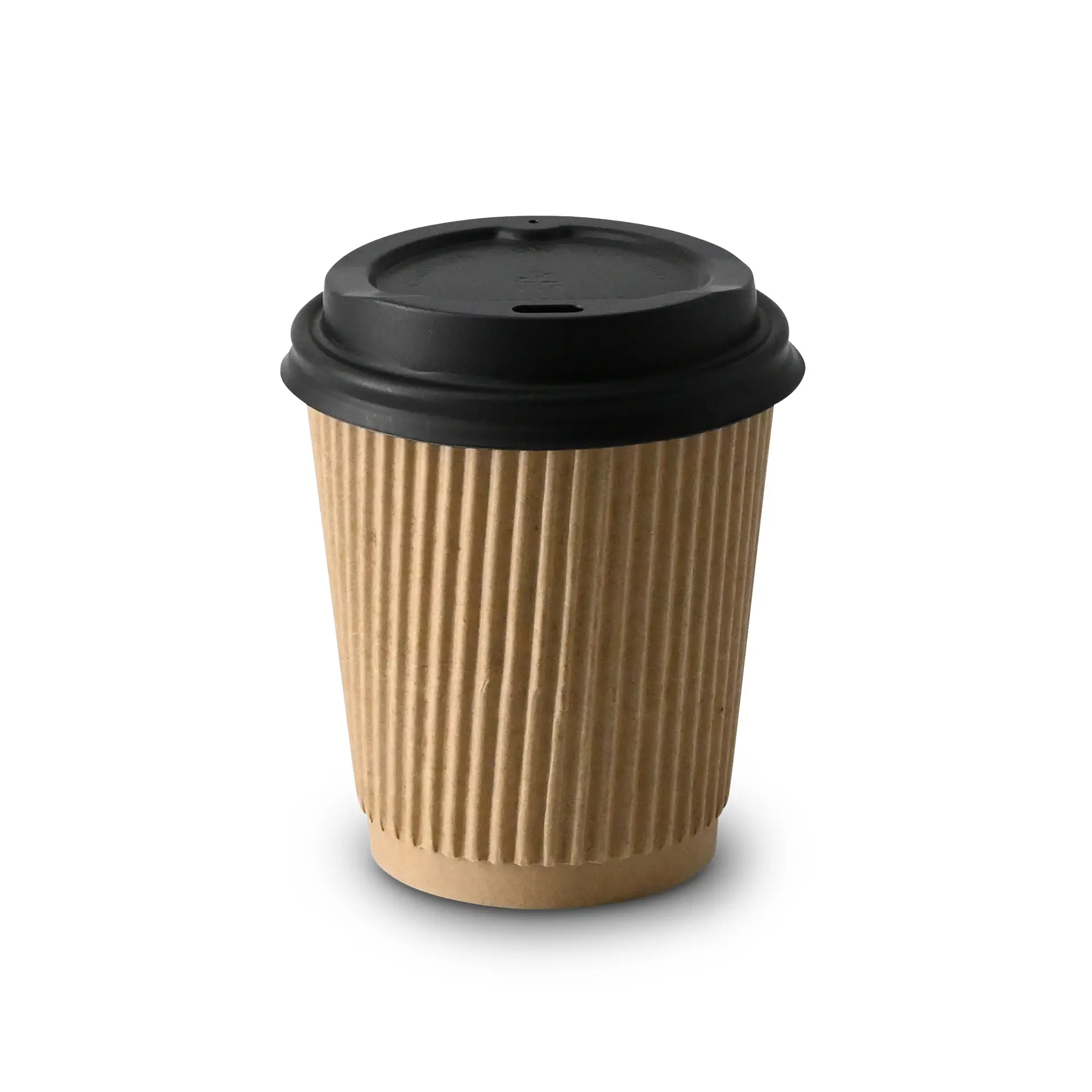 Una coppa da caffè isolata da 8 oz con coperchio nero, realizzata in cartone kraft a tre strati con rivestimento PLA.