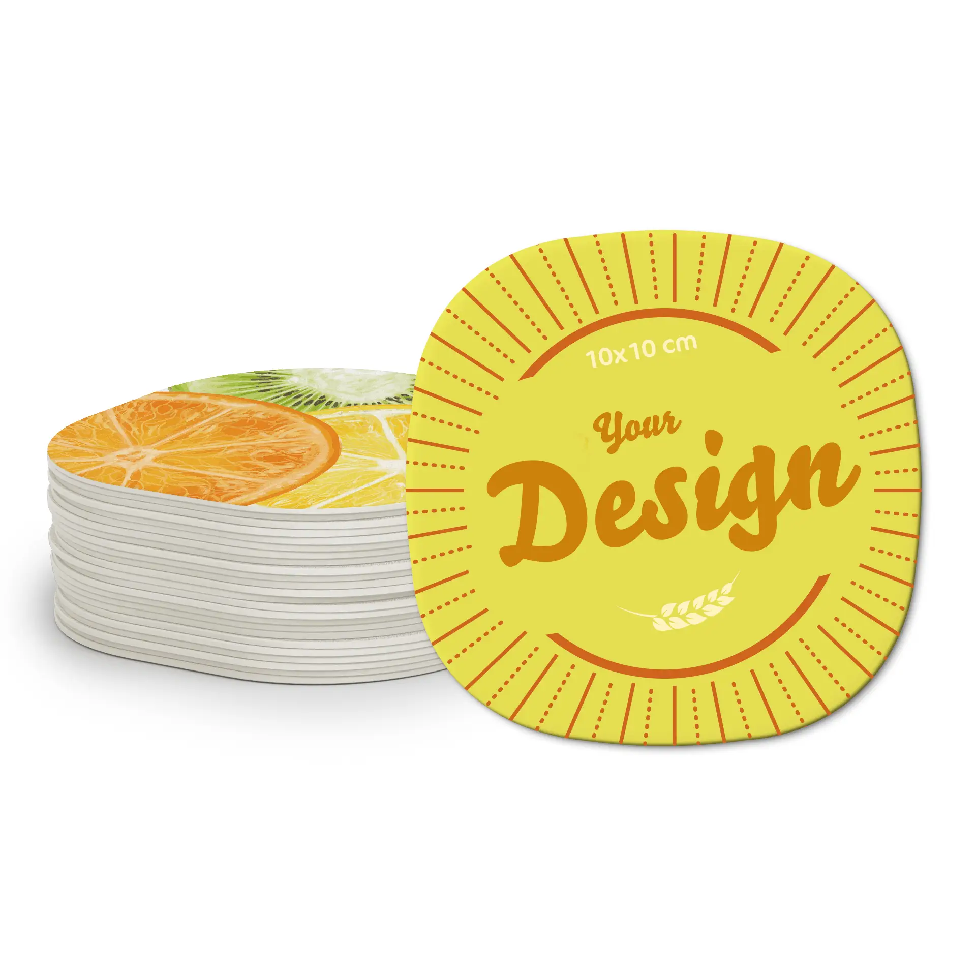 Pila di sottobicchieri stampati, 10x10 cm, con design di frutta colorati e un'etichetta gialla personalizzabile con il testo "Il tuo Design".