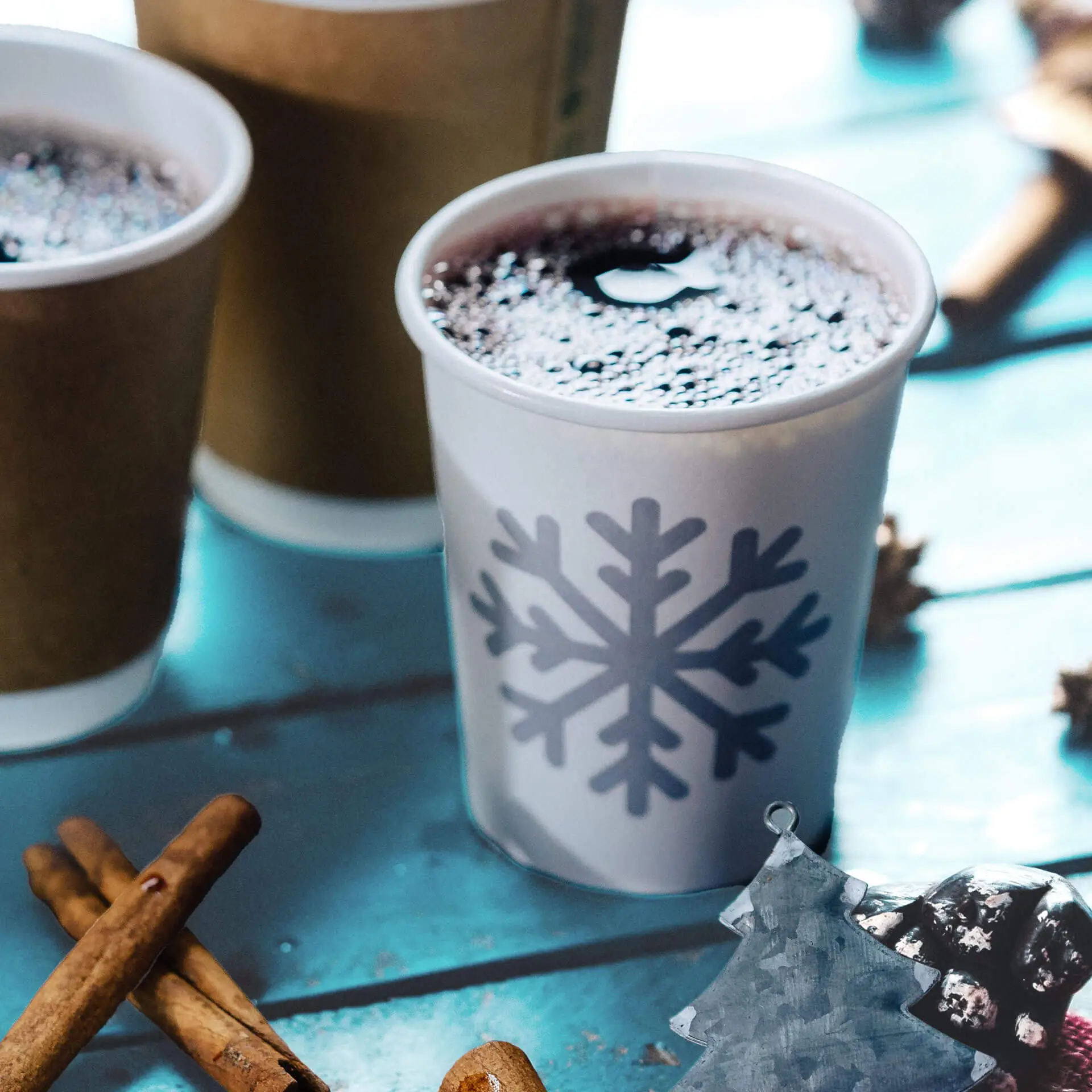 dhd044331-pappbecher-winter-schneeflocke-200-ml-8-oz-80-mm-weiss-6