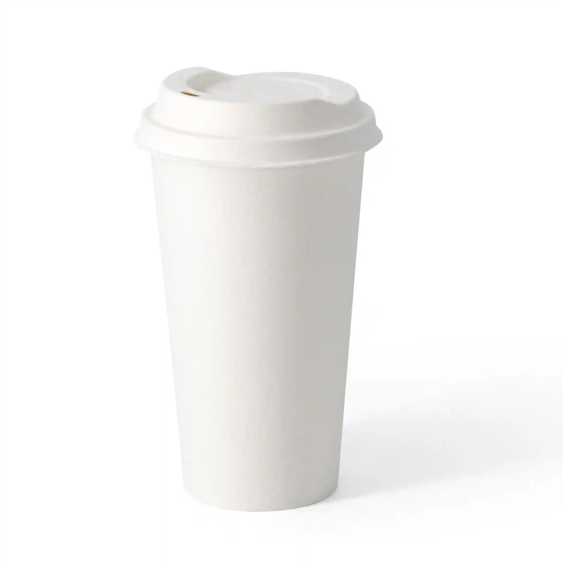 Bicchiere di carta bianco con parete singola rivestita in PLA, capacità di 500 ml e diametro di 90 mm.