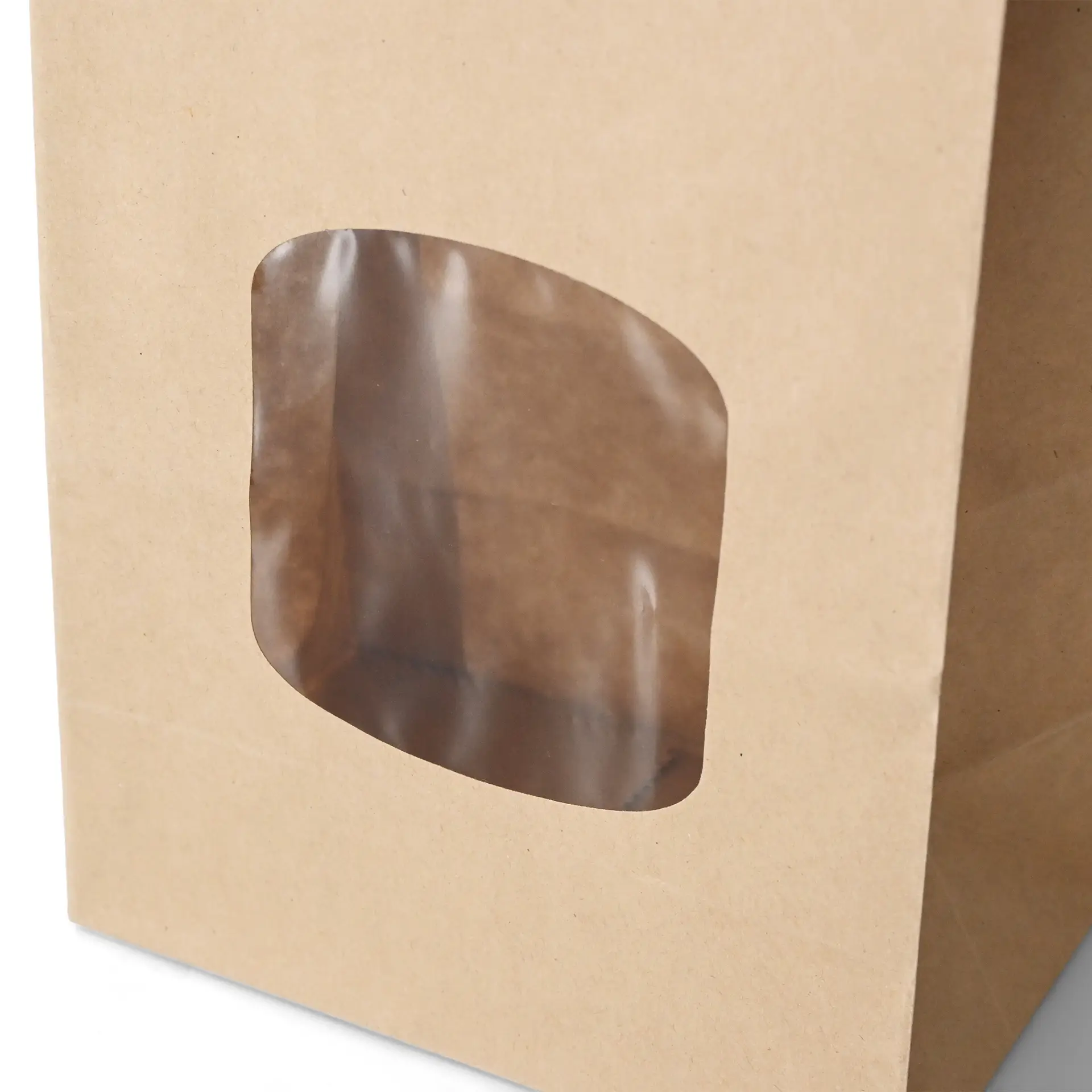 Busta in carta kraft marrone con finestra in plastica trasparente, fondo piatto e chiusura in metallo.