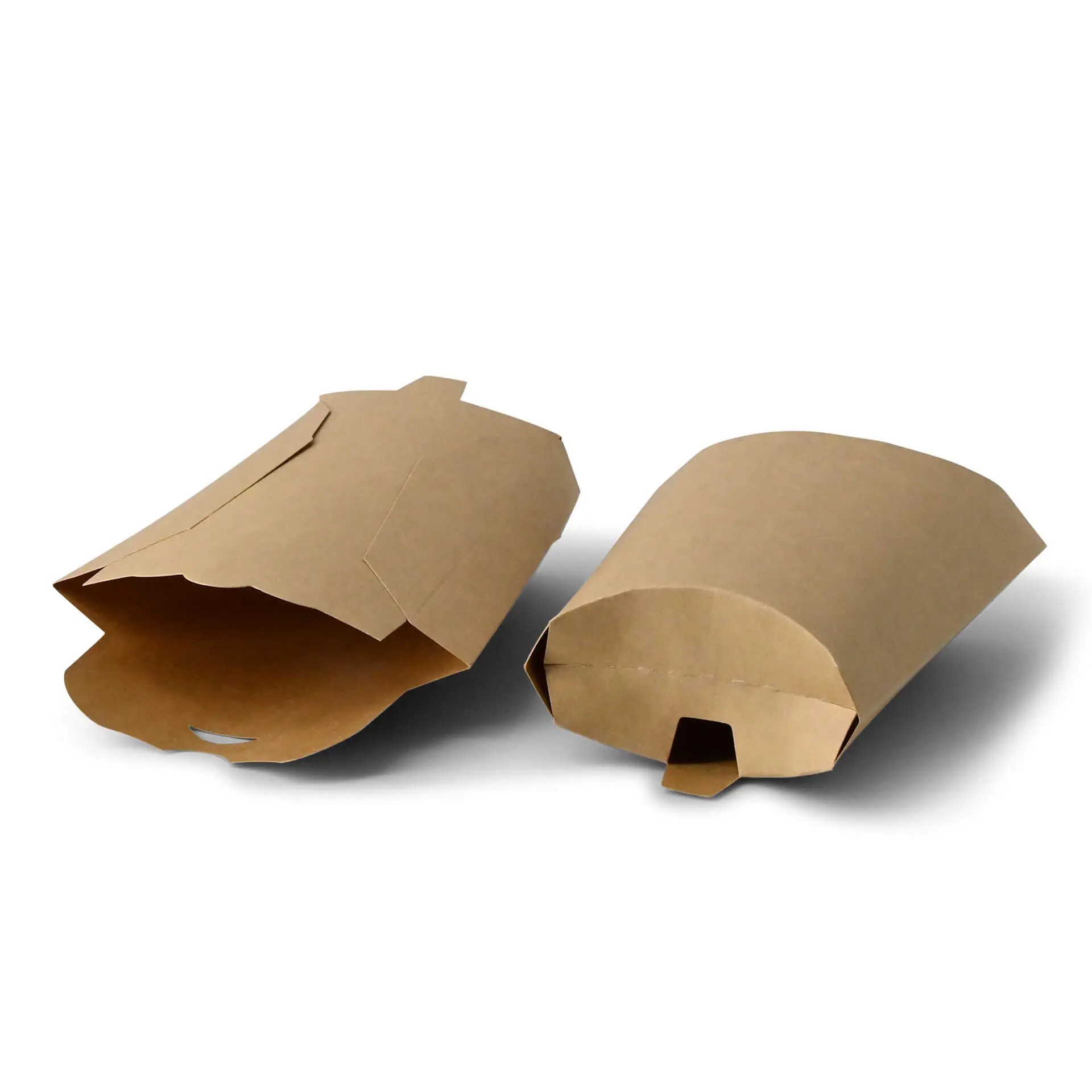 Raccoglitore per patatine in carta kraft con coperchio; presenta una linguetta aperta per la circolazione dell'aria e un design ecologico.