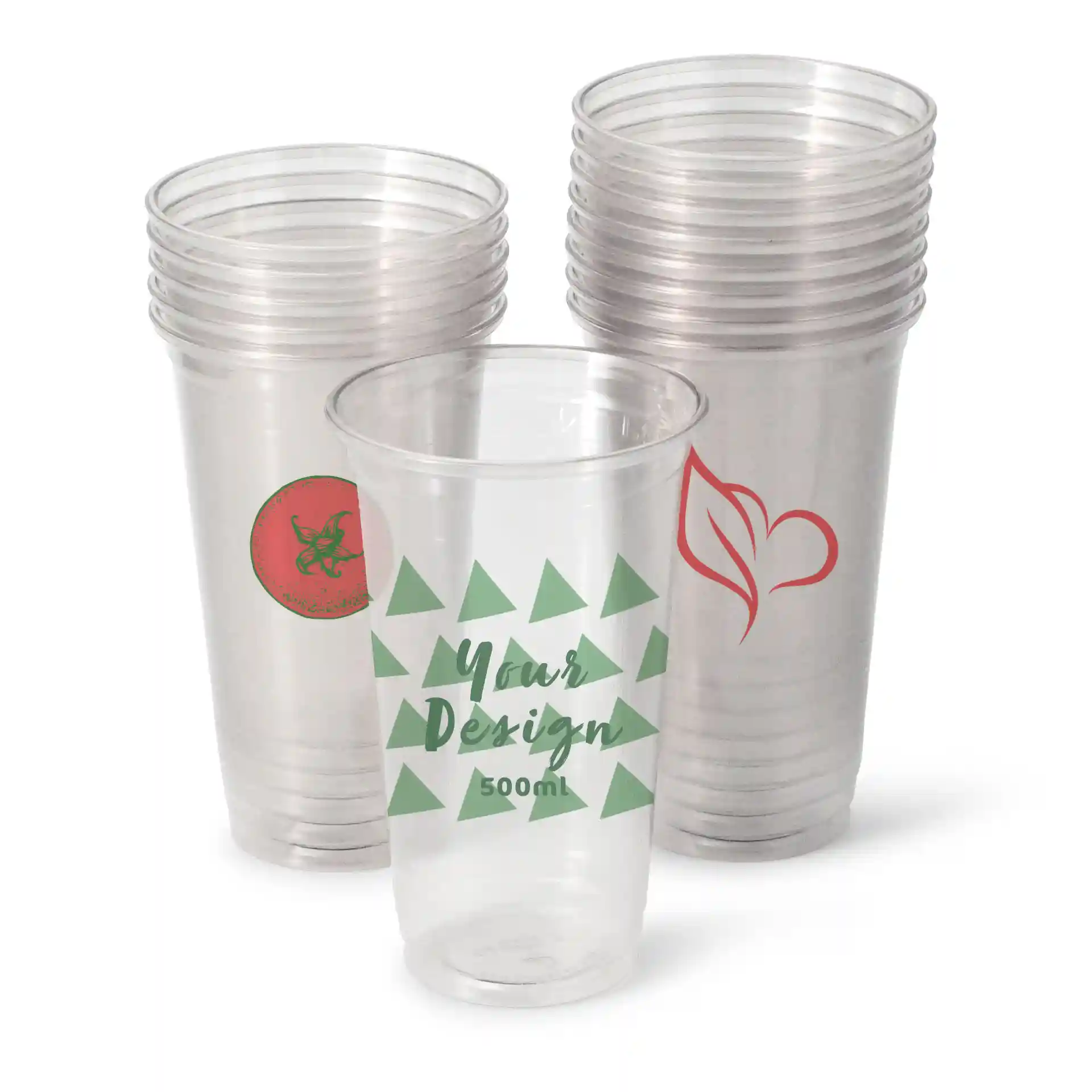 Bicchieri rPET trasparenti da 20 oz con vari design stampati, incluso un motivo a triangolo verde e un logo rosso.