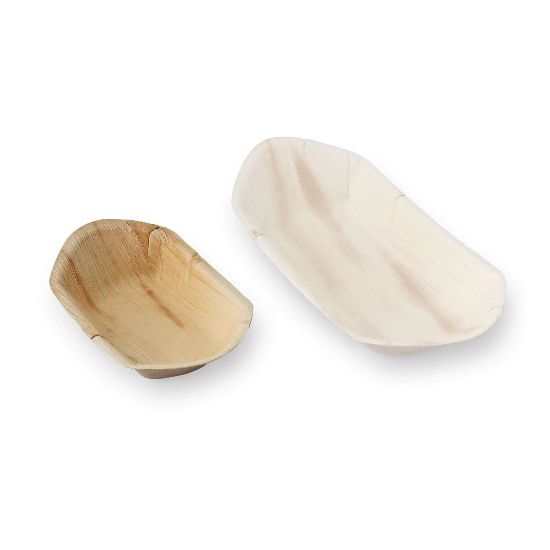 Sono mostrati due barche di foglie di palma, una più piccola e una più grande. Presentano texture di grano naturale e sono progettate per la presentazione alimentare.