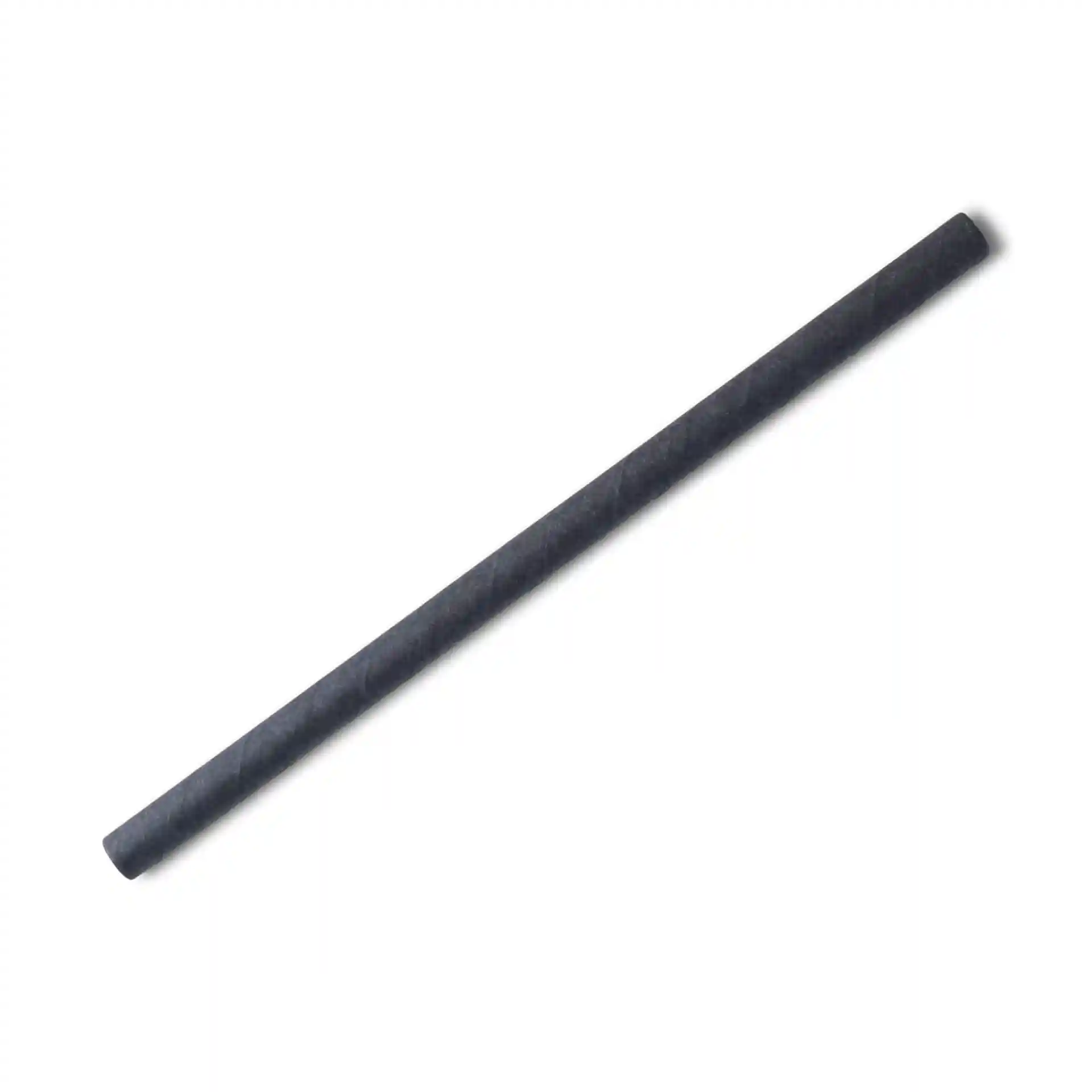Cannuccia per cocktail in carta nera, lunga 15 cm e con un diametro di 0,7 cm, su sfondo bianco.