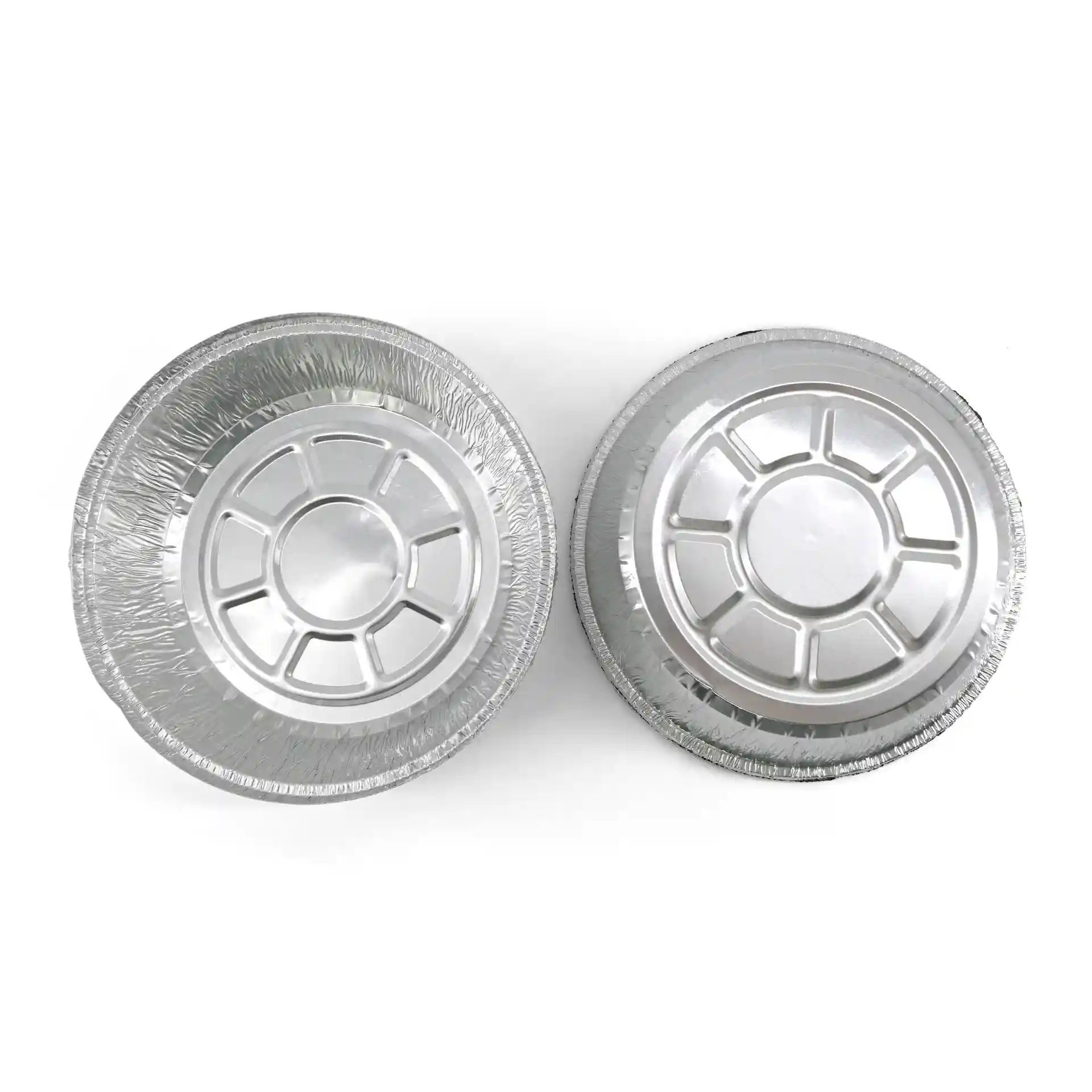 Due contenitori rotondi in alluminio, ciascuno da 830 ml, con un diametro di 180 mm e un'altezza di 43 mm.