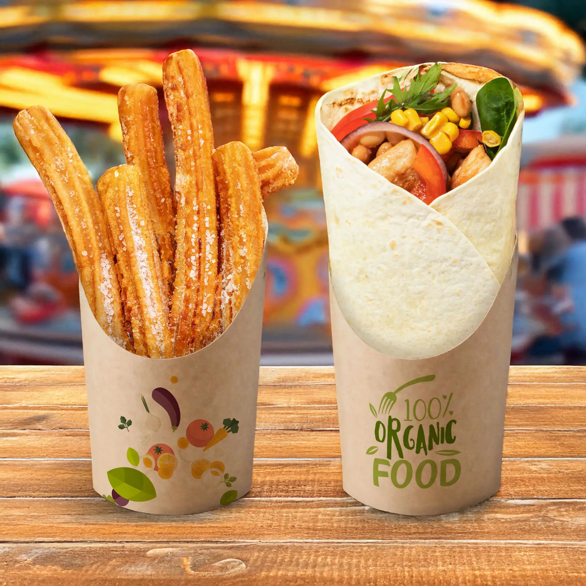 Churros in un cup di cartone kraft e un wrap farcito con vari ingredienti in un cup simile, su un tavolo di legno.