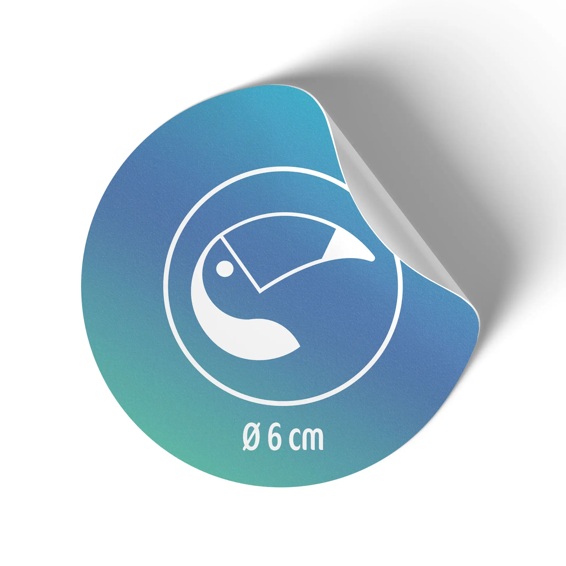 Etichetta rotonda stampata su sfondo blu sfumato, 6 cm di diametro, con un design bianco che presenta una forma astratta.