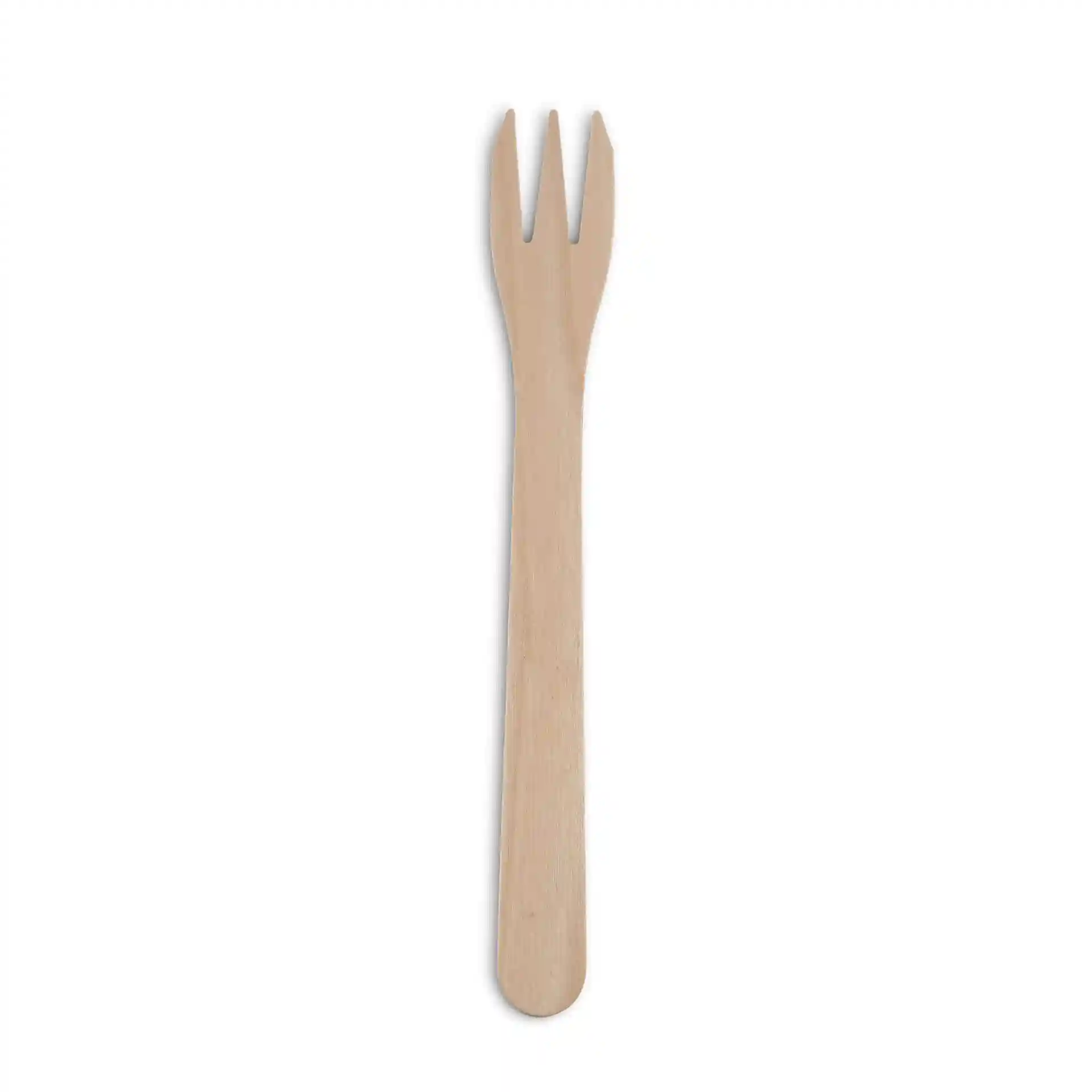 Forchetta in legno con tre punte, lunga 17,5 cm, su uno sfondo semplice.