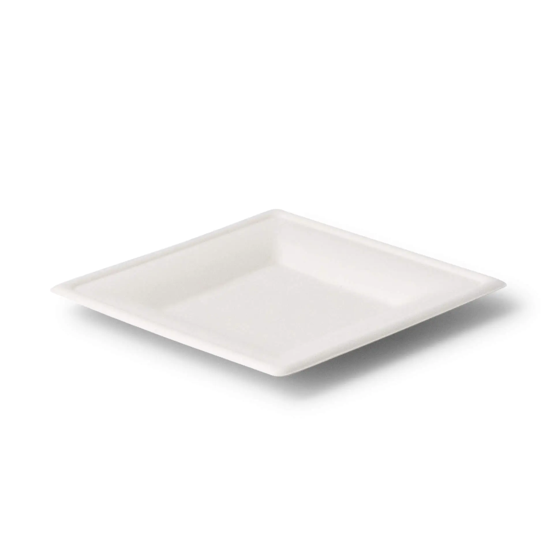Piatto quadrato bianco in canna da zucchero, biodegradabile e adatto per piatti caldi e freddi, misura 16 x 16 cm.