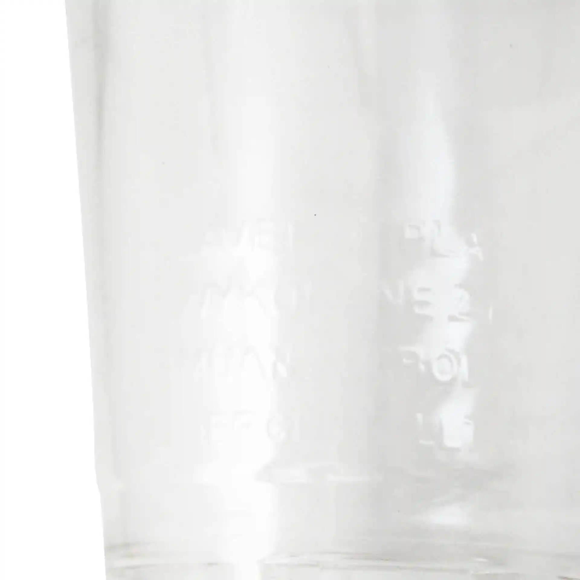 Bicchiere rPET trasparente da 8 oz con un diametro di 95 mm e segni visibili sulla superficie.
