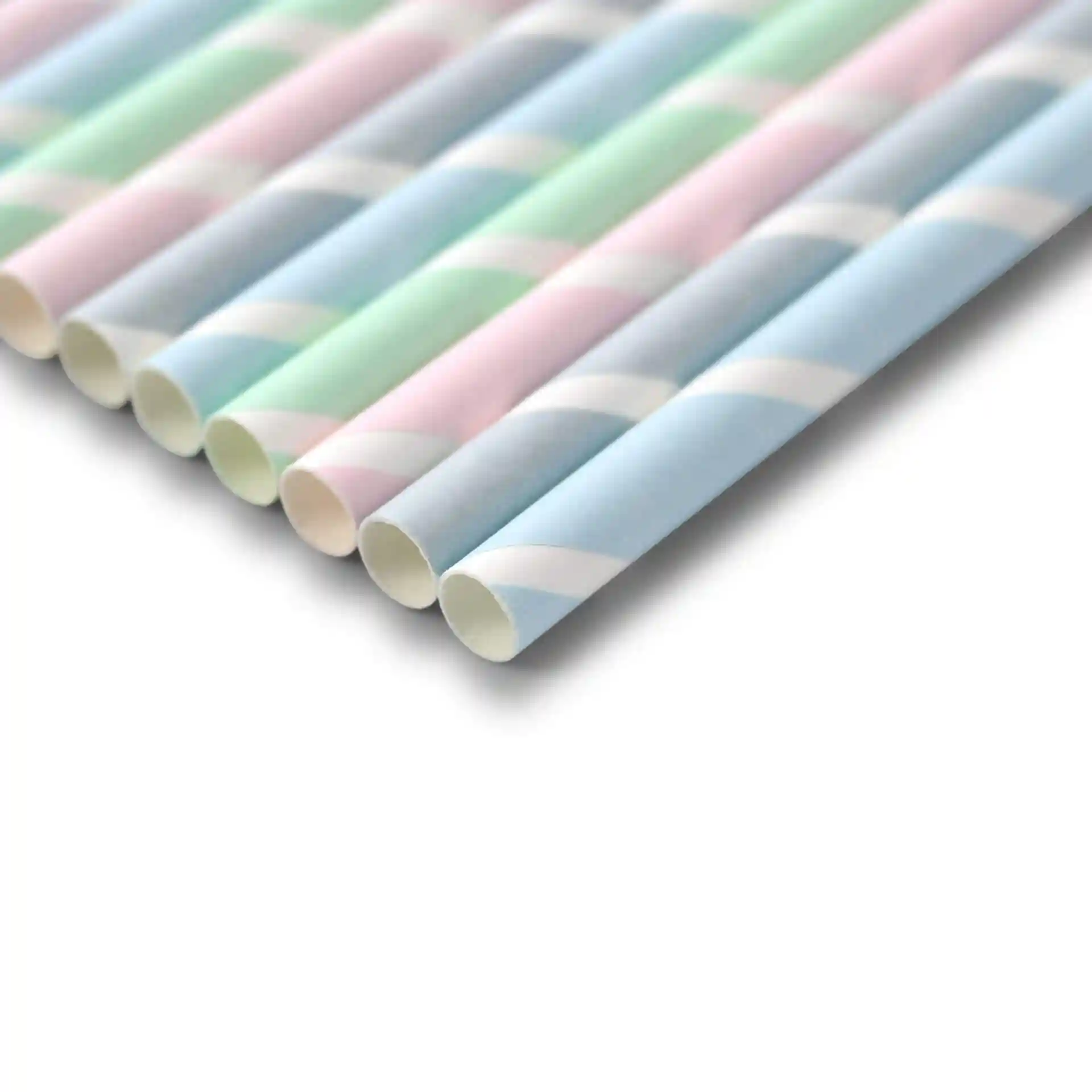 Cannucce jumbo in carta a righe pastello, lunghe 23 cm e con un diametro di 0,8 cm, disposte in fila.