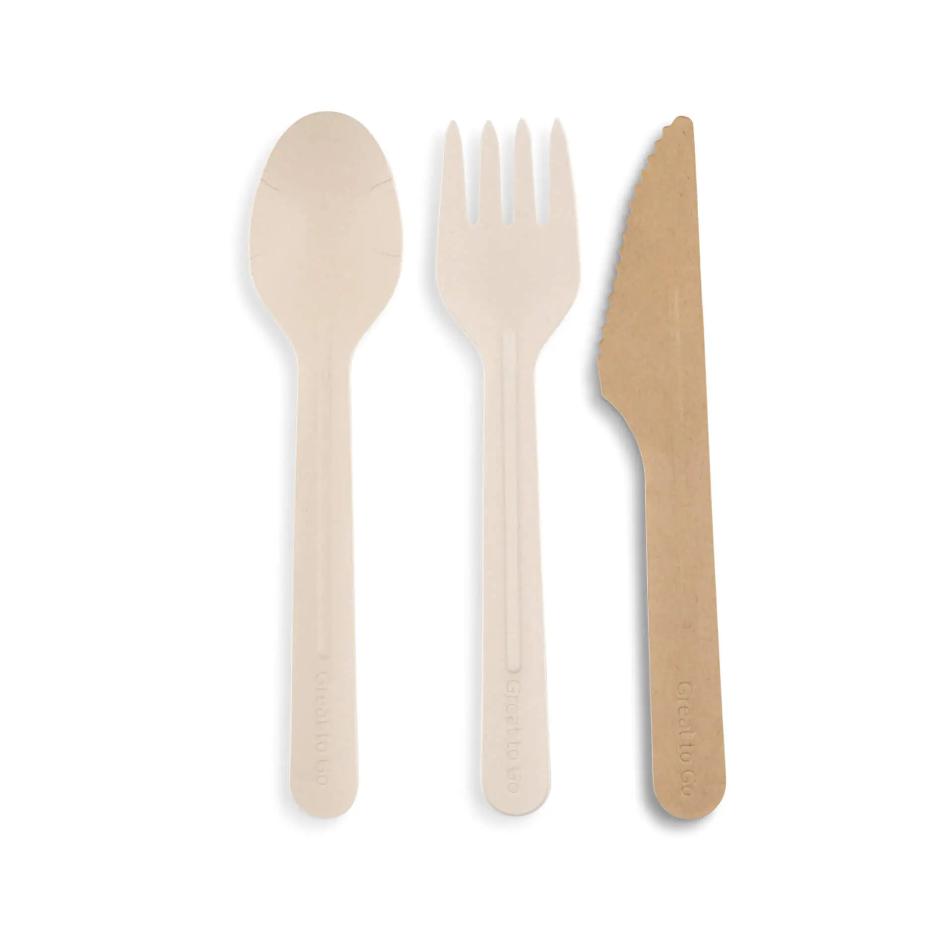 Set di posate usa e getta composto da cucchiaio, forchetta e coltello di carta; realizzato in carta marrone non sbiancata per un aspetto naturale.