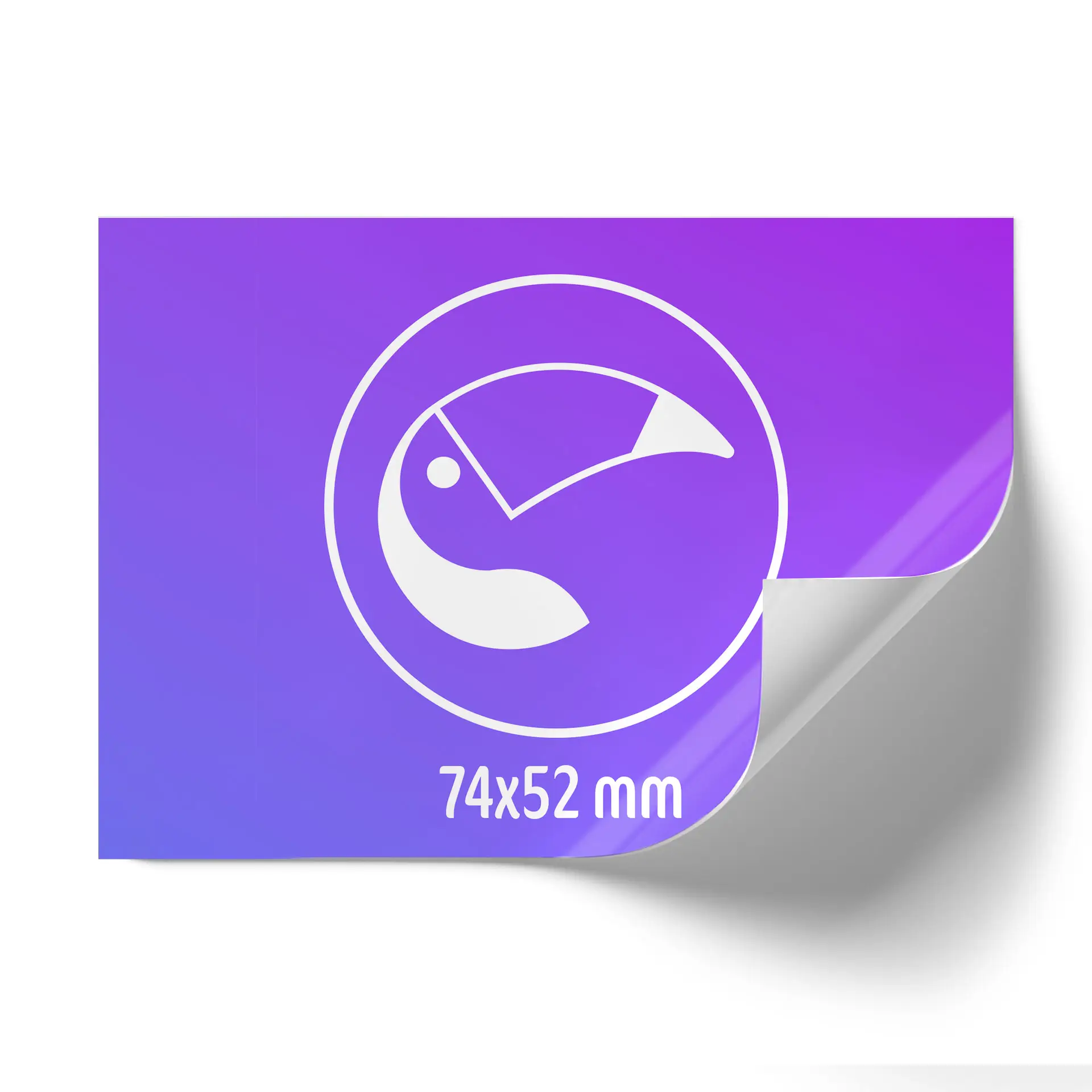Adesivo grafico con design bianco su sfondo viola sfumato, dimensioni 74x52 mm, con angoli arrotondati.