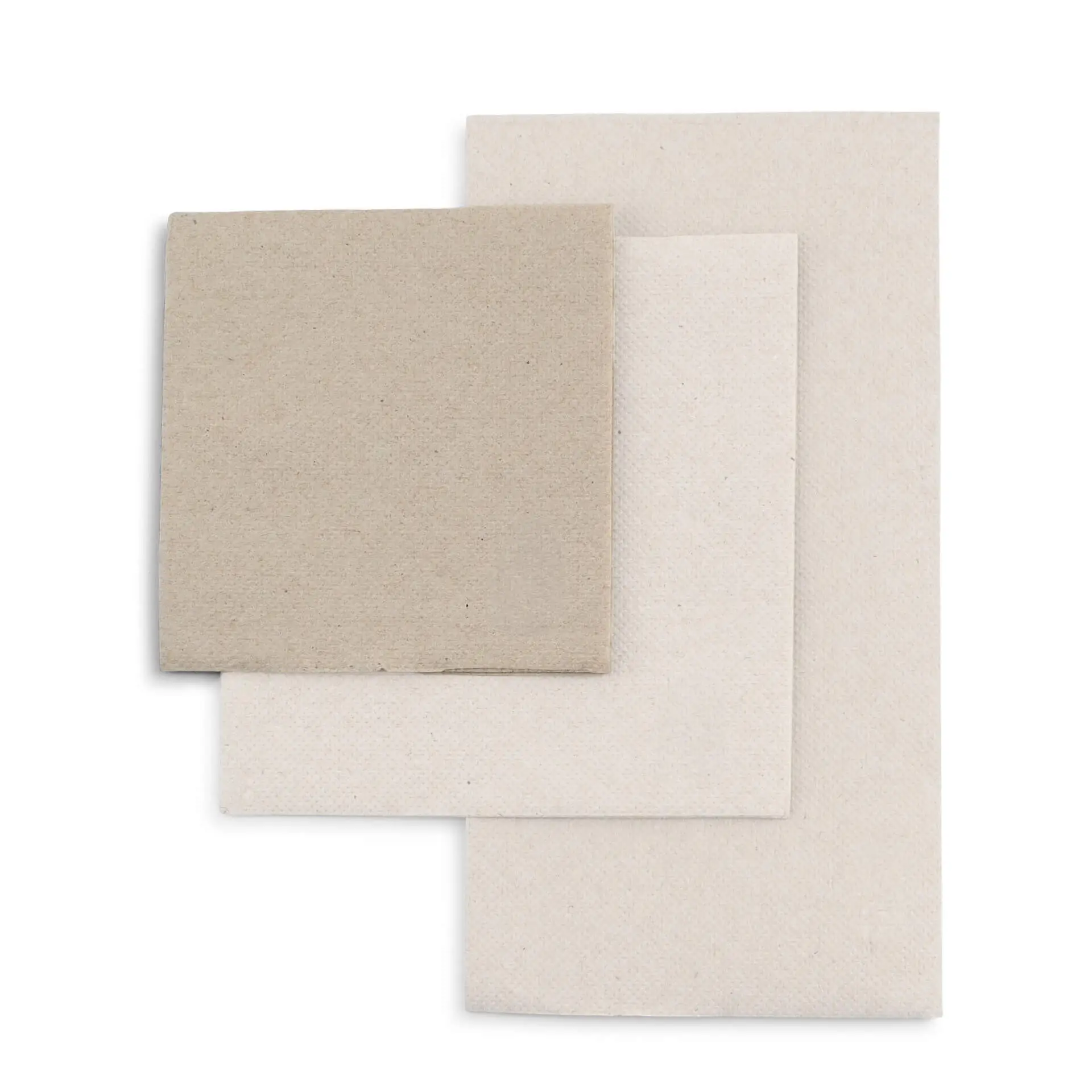 Tovaglioli da cocktail quadrati in carta non sbiancata, con tre dimensioni impilate e simboli di riciclo visibili.