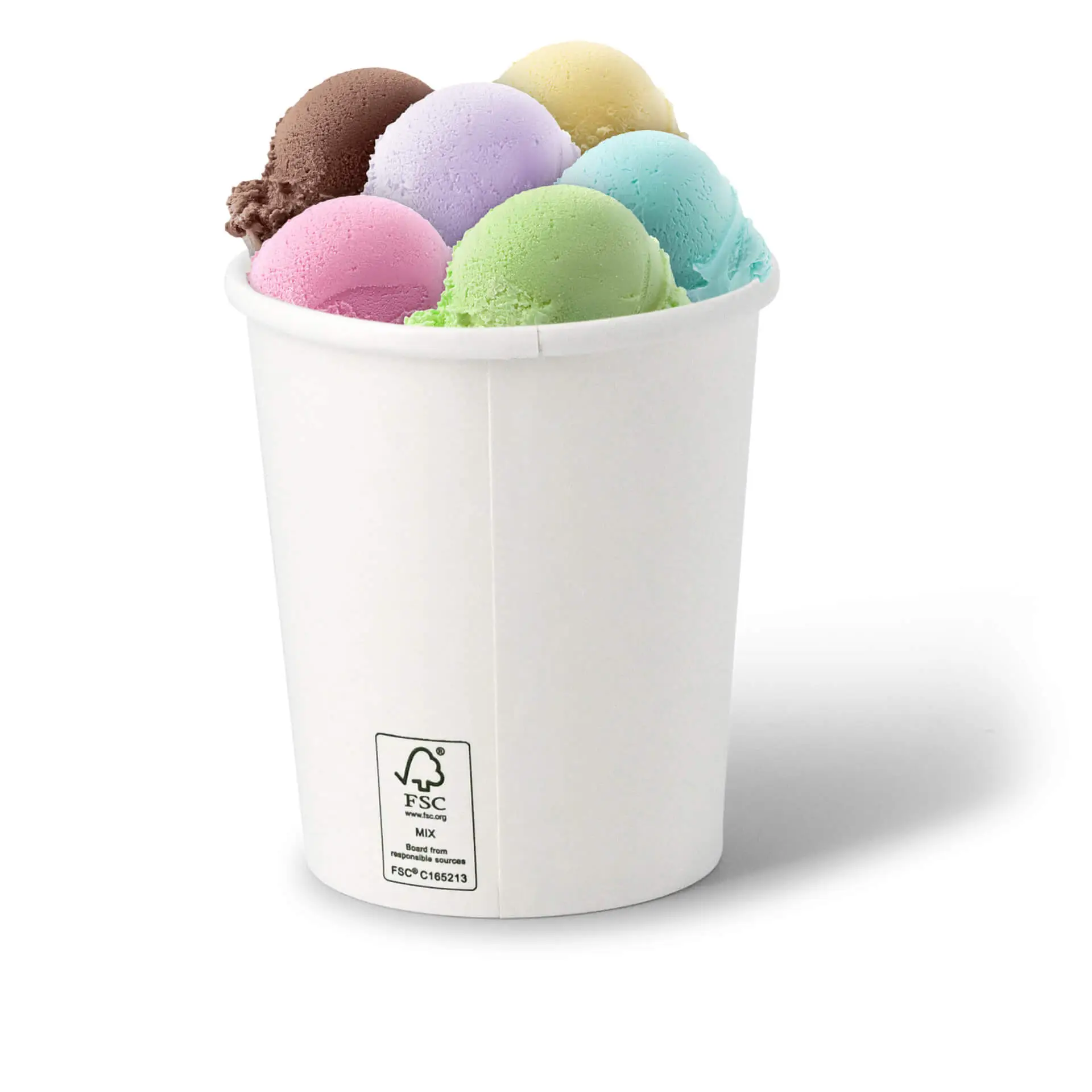 Coppa di gelato bianca riempita con diverse palline di gelato di vari gusti, mostrando diversi colori.