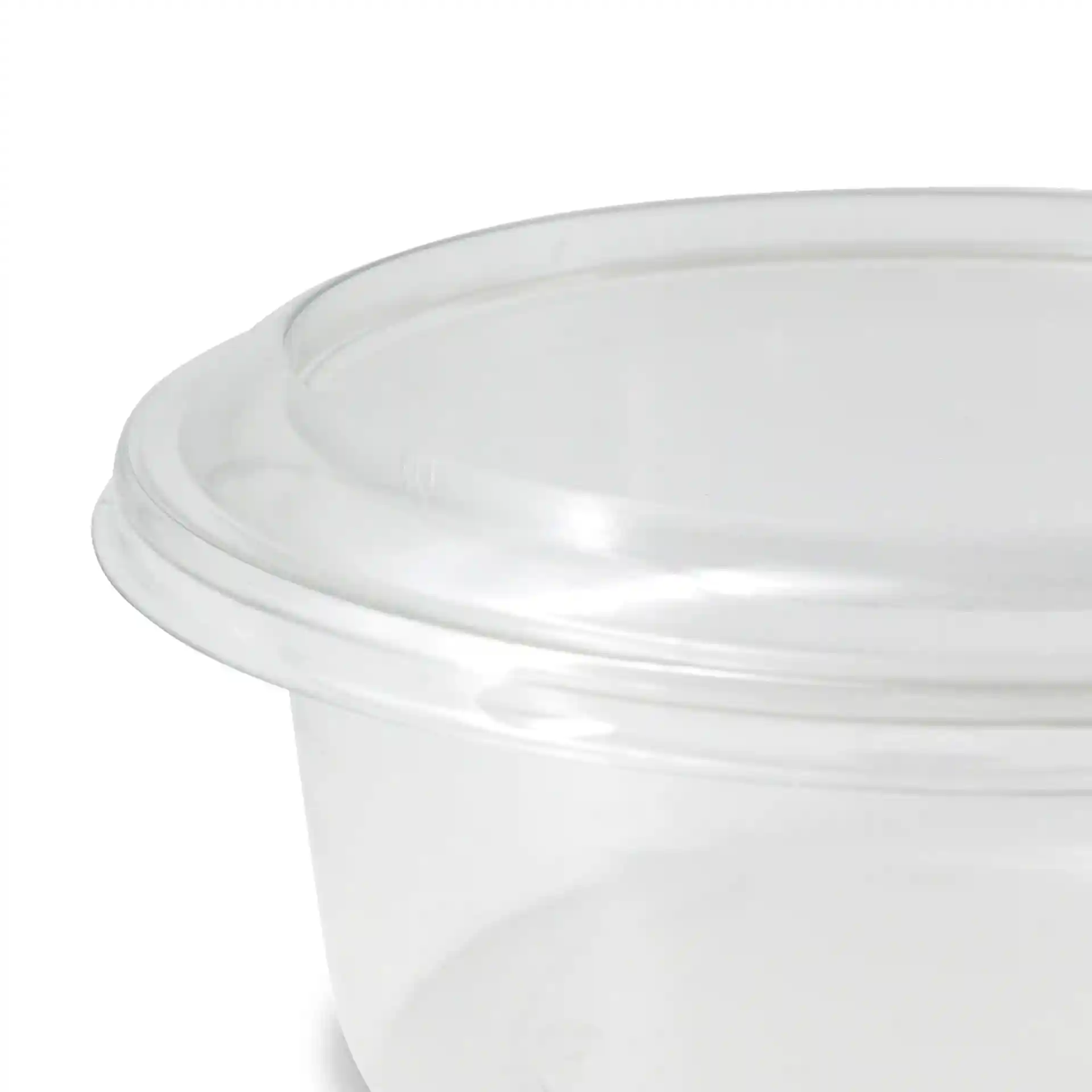 Coperchio rotondo in rPET trasparente con un diametro di 123 mm e un'altezza di 12 mm.