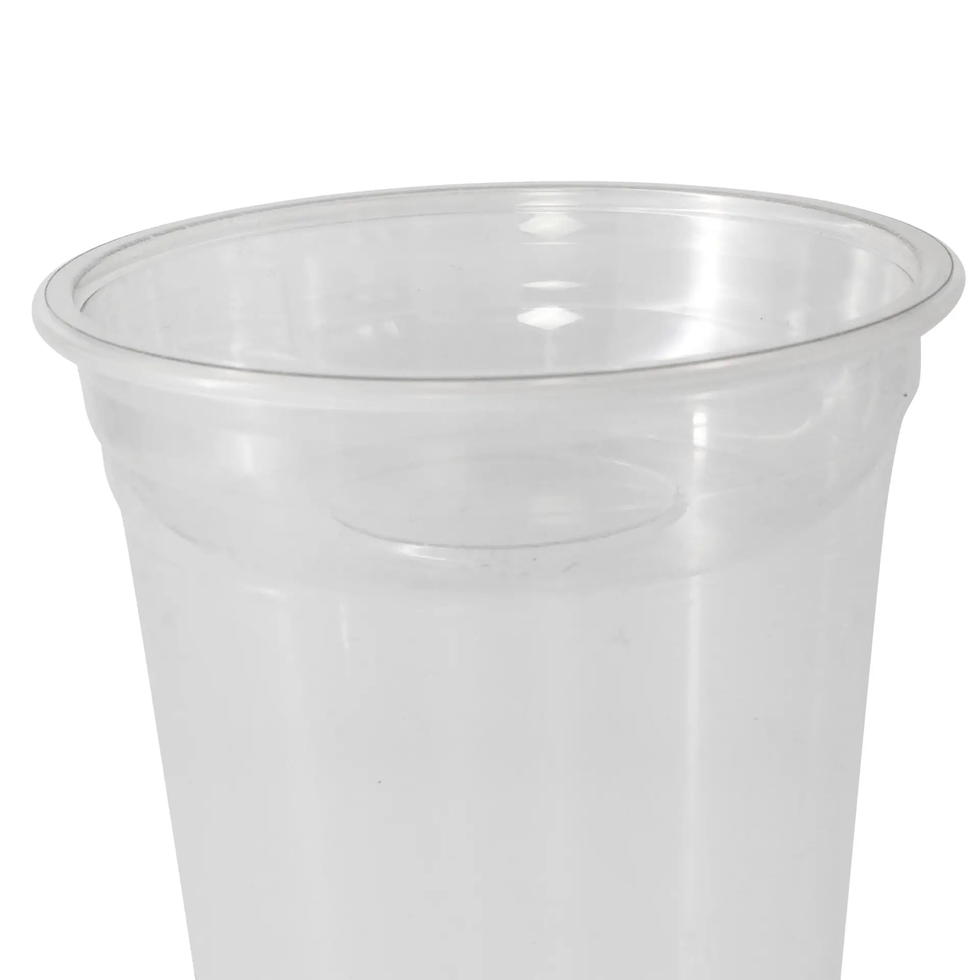 Bicchiere inserto in PET trasparente con un diametro di 95 mm e un volume colmo di 130 ml.