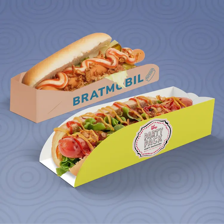 Due hot dog in confezione: uno etichettato "BRATMOBIL" a sinistra e l'altro in giallo etichettato "Party Pack" a destra.