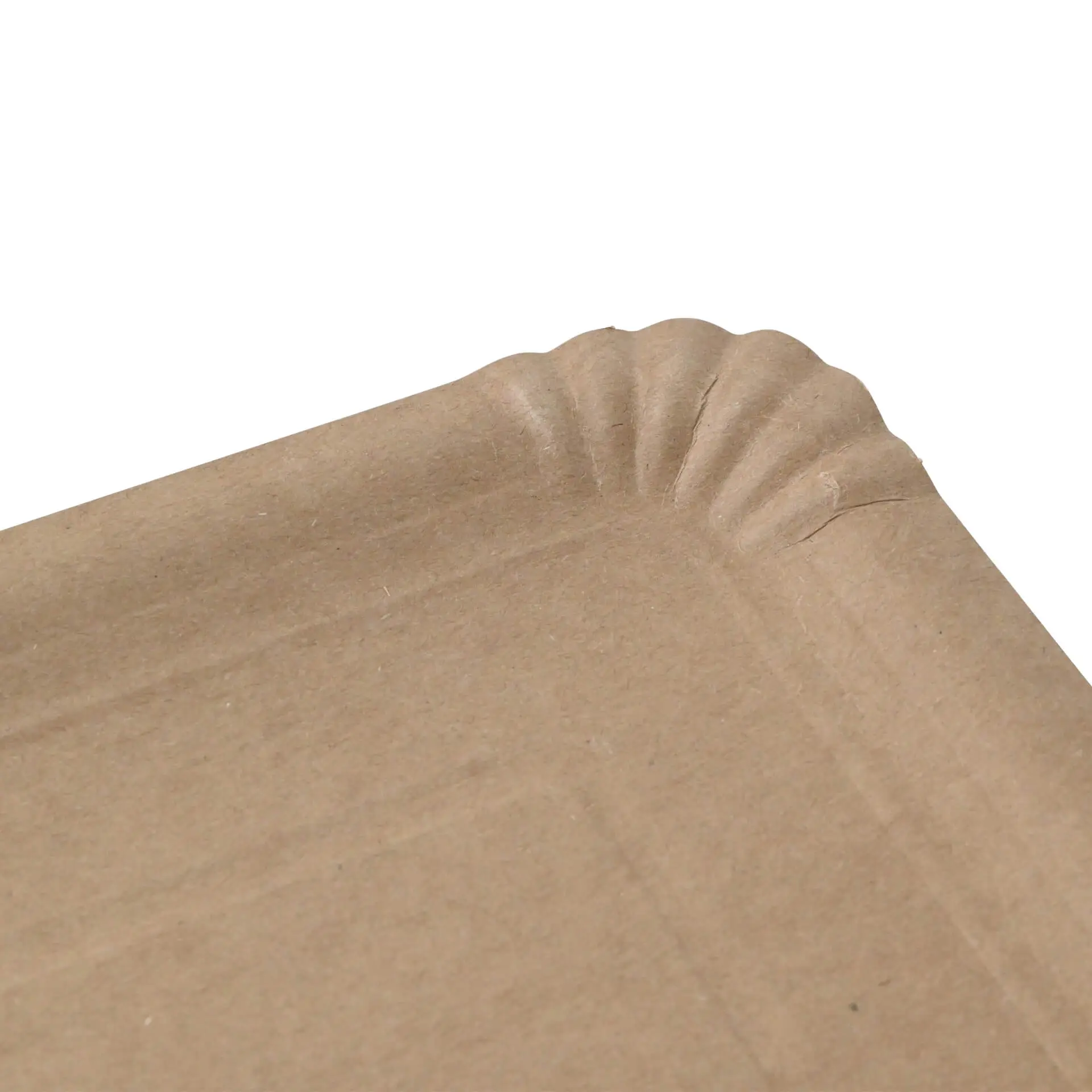 Piatto rettangolare in cartone marrone, 17 x 23 cm, con bordo ondulato; adatto per il servizio di cibo e biodegradabile.