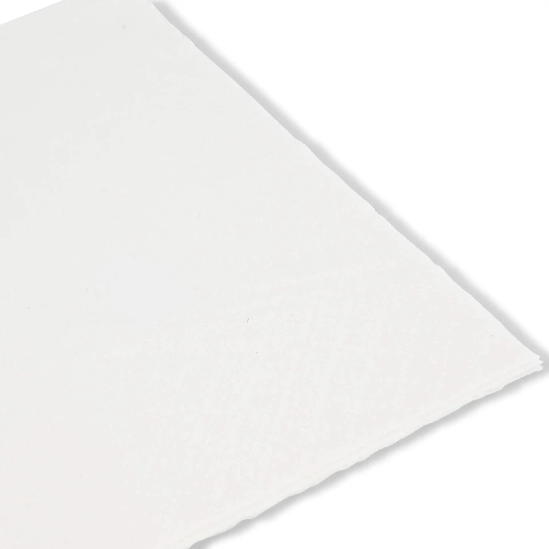 Tovagliolo di carta quadrato bianco con simbolo di riciclo nero e testo che indica che è 100% riciclato.
