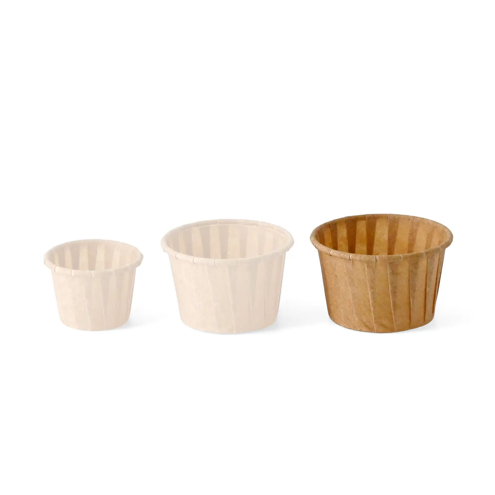 Set di tre bicchieri di carta marroni di varie dimensioni, progettati per salse e condimenti, realizzati in materiale biodegradabile.