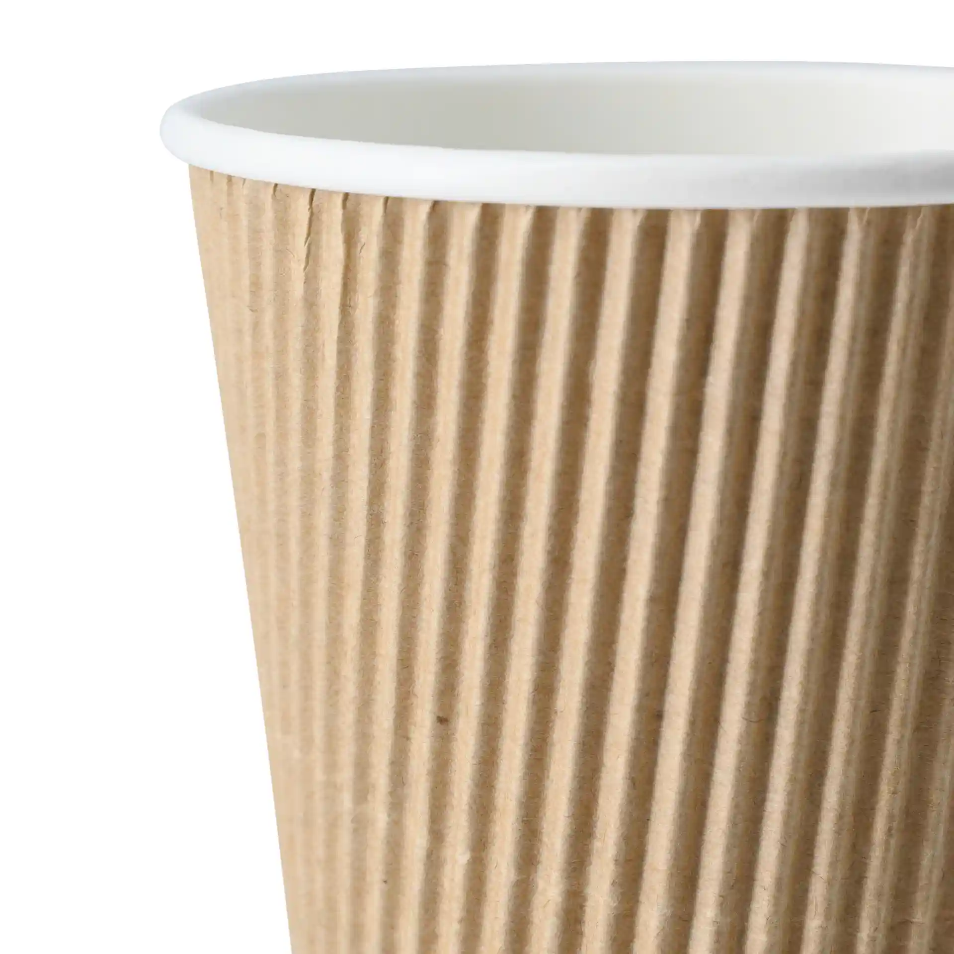 Tazza da caffè marrone con rivestimento interno bianco, mostra texture ondulate e forma rotonda.