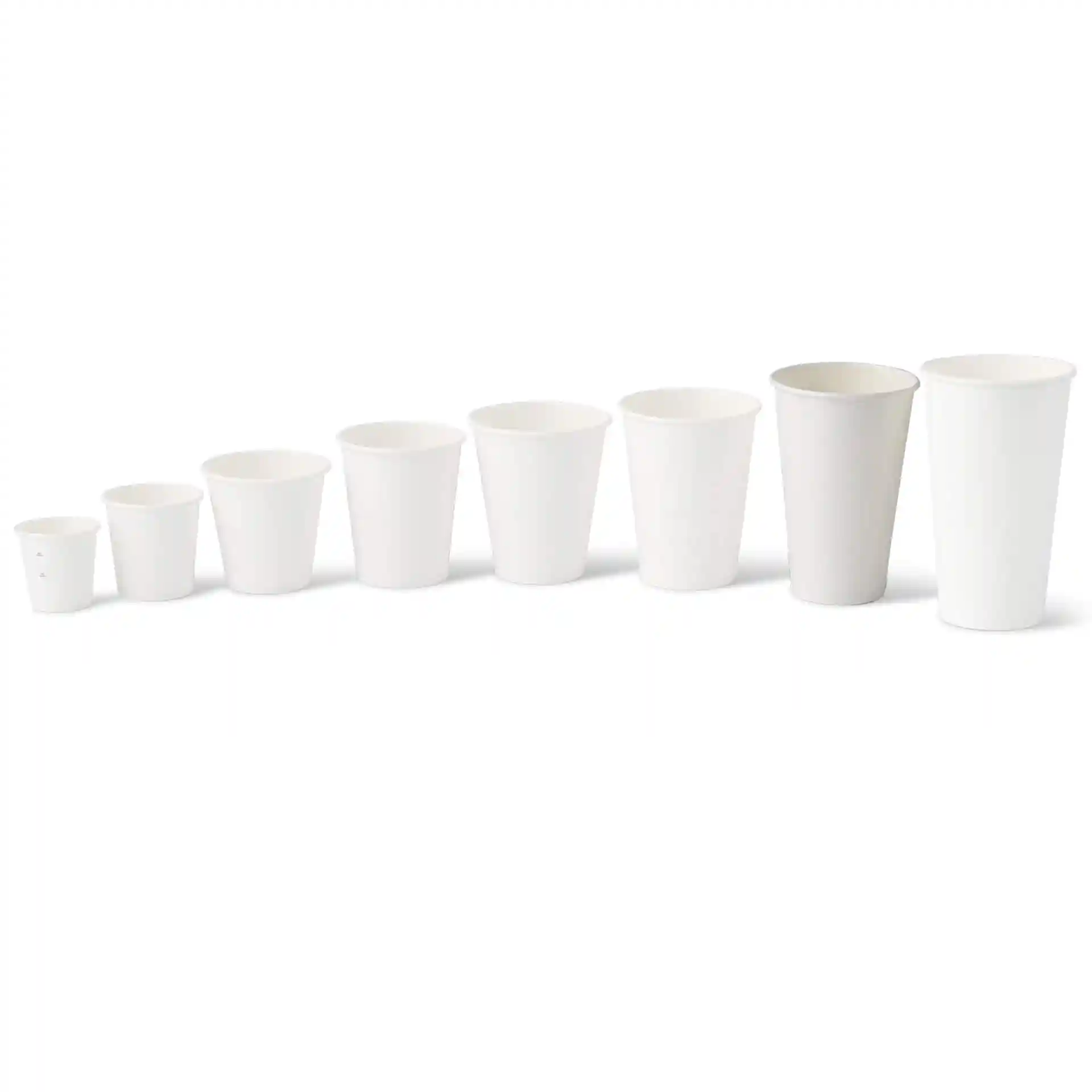 Set di otto bicchieri di carta bianchi di diverse dimensioni, disposti dal più piccolo al più grande, con design a parete singola.
