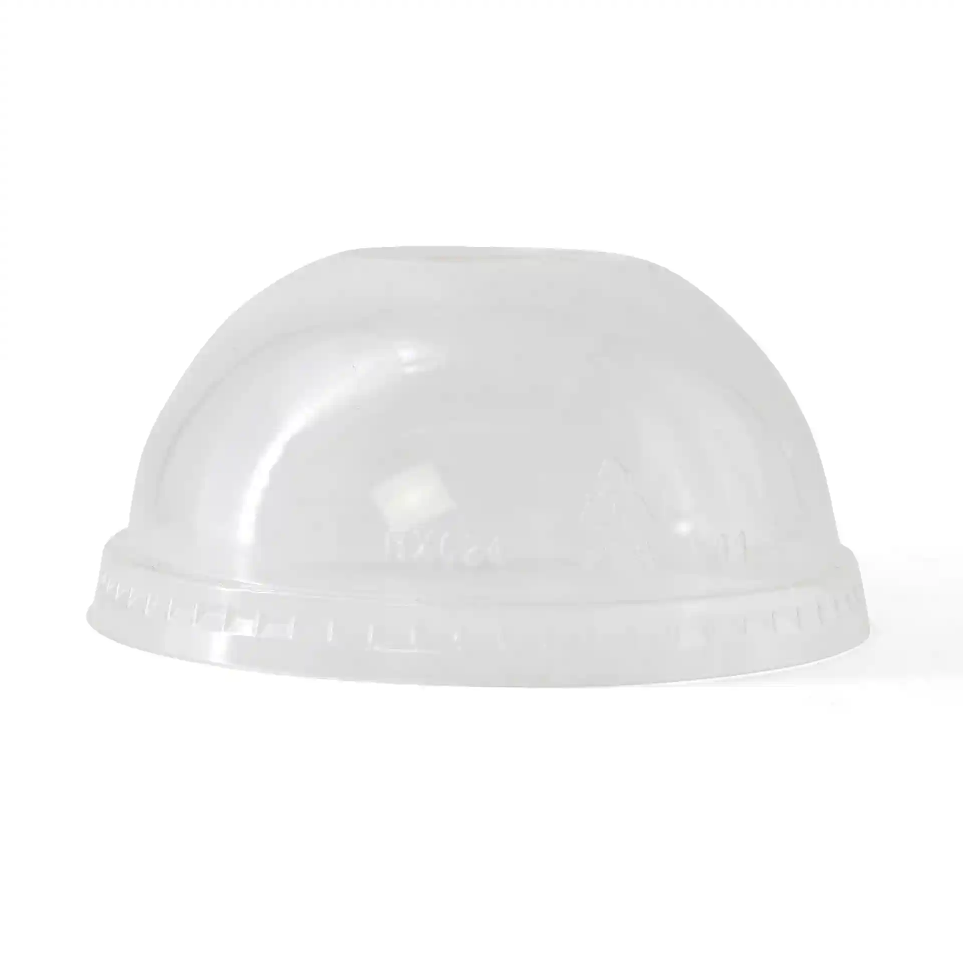 Coperchio a cupola in PLA trasparente con un diametro di 95 mm e un foro per cannuccia, mostrato di lato.