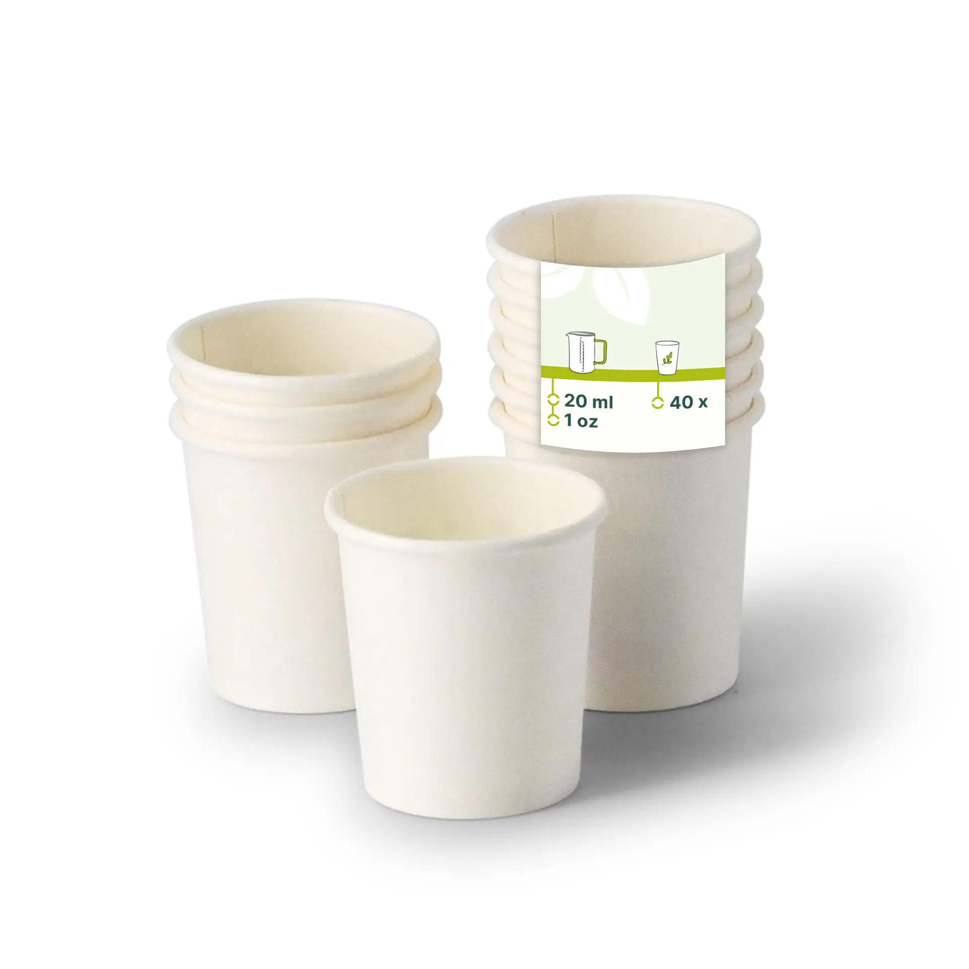 Un bicchiere di carta bianco a fuoco con diversi bicchieri simili sullo sfondo; adatto per assaporare bevande, misura 20 ml / 1 oz.