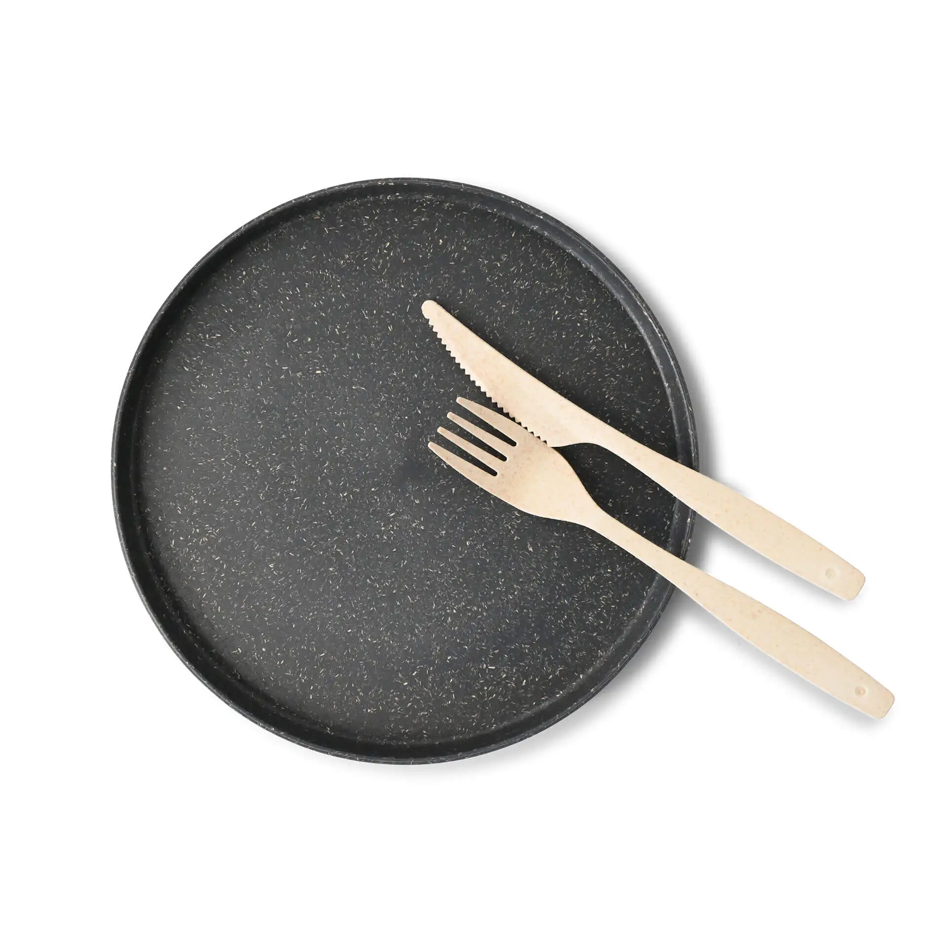 Piatto rotondo grigio con un diametro di 20 cm, accompagnato da un coltello e una forchetta in legno.