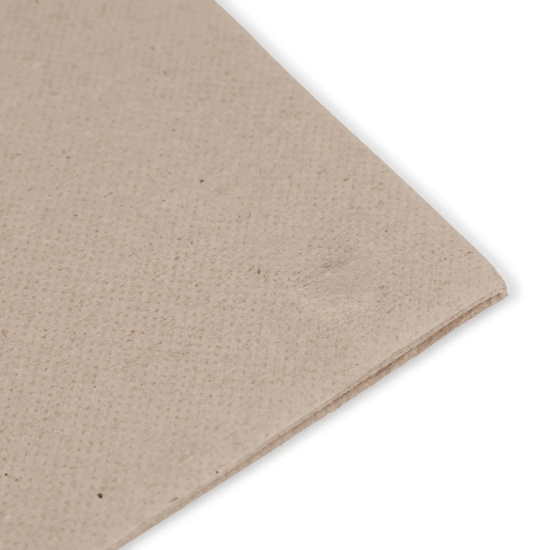 Primo piano di un tovagliolo di carta riciclata non sbiancata che mostra un simbolo circolare e un testo che indica che è 100% riciclato.