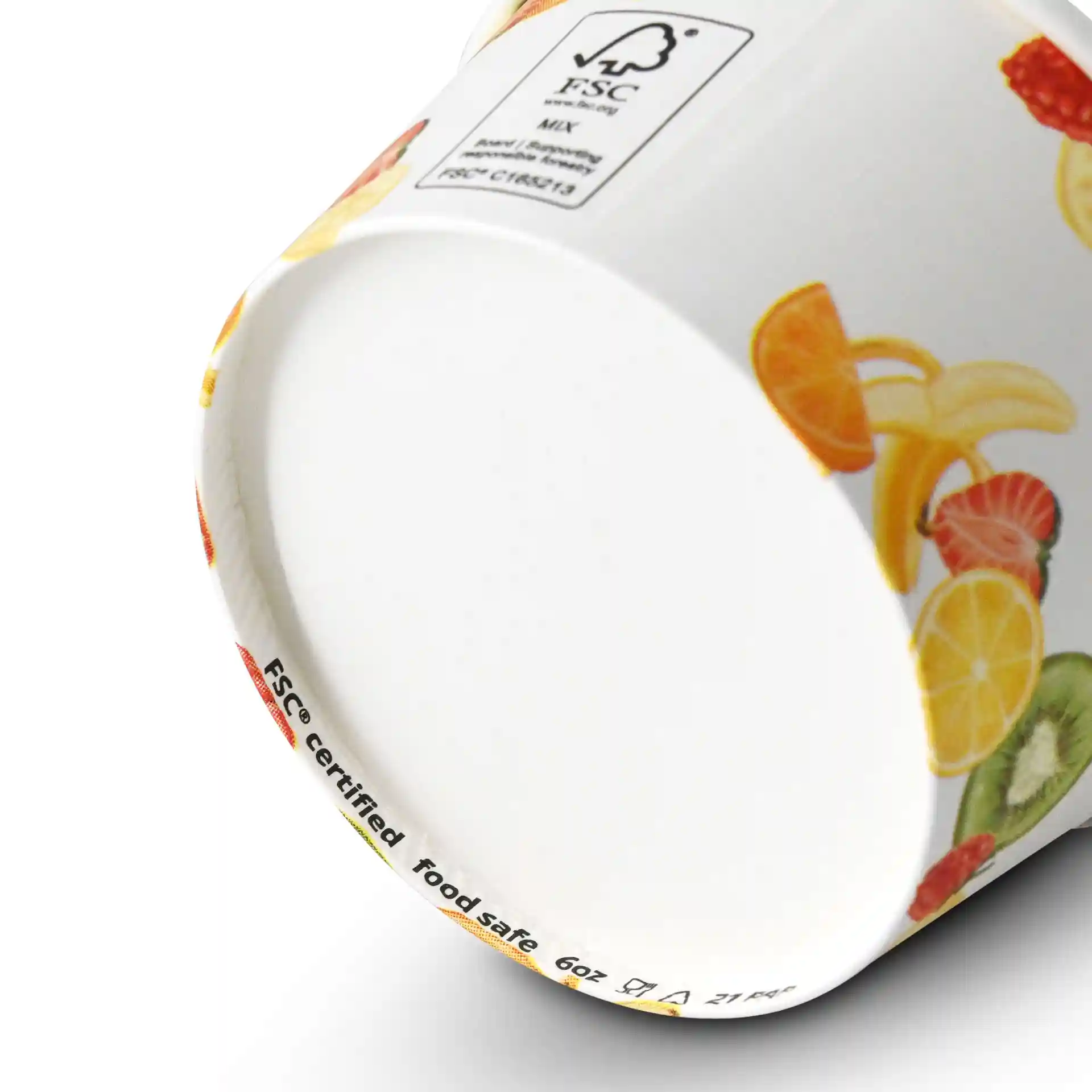 Bicchiere di carta stampato con design di frutta, capacità di 6 oz, diametro 92 mm, mostra i dettagli interni e del fondo.